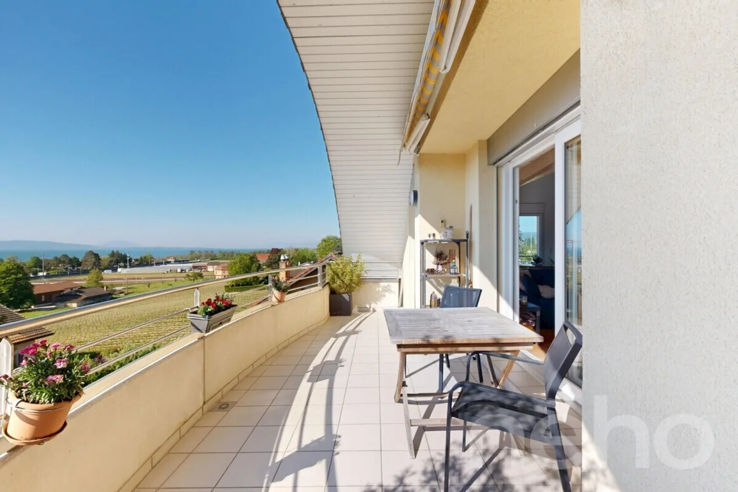 Bright penthouse in a dominant position with views of Lake Geneva and the Alps - Photo 7 of 12