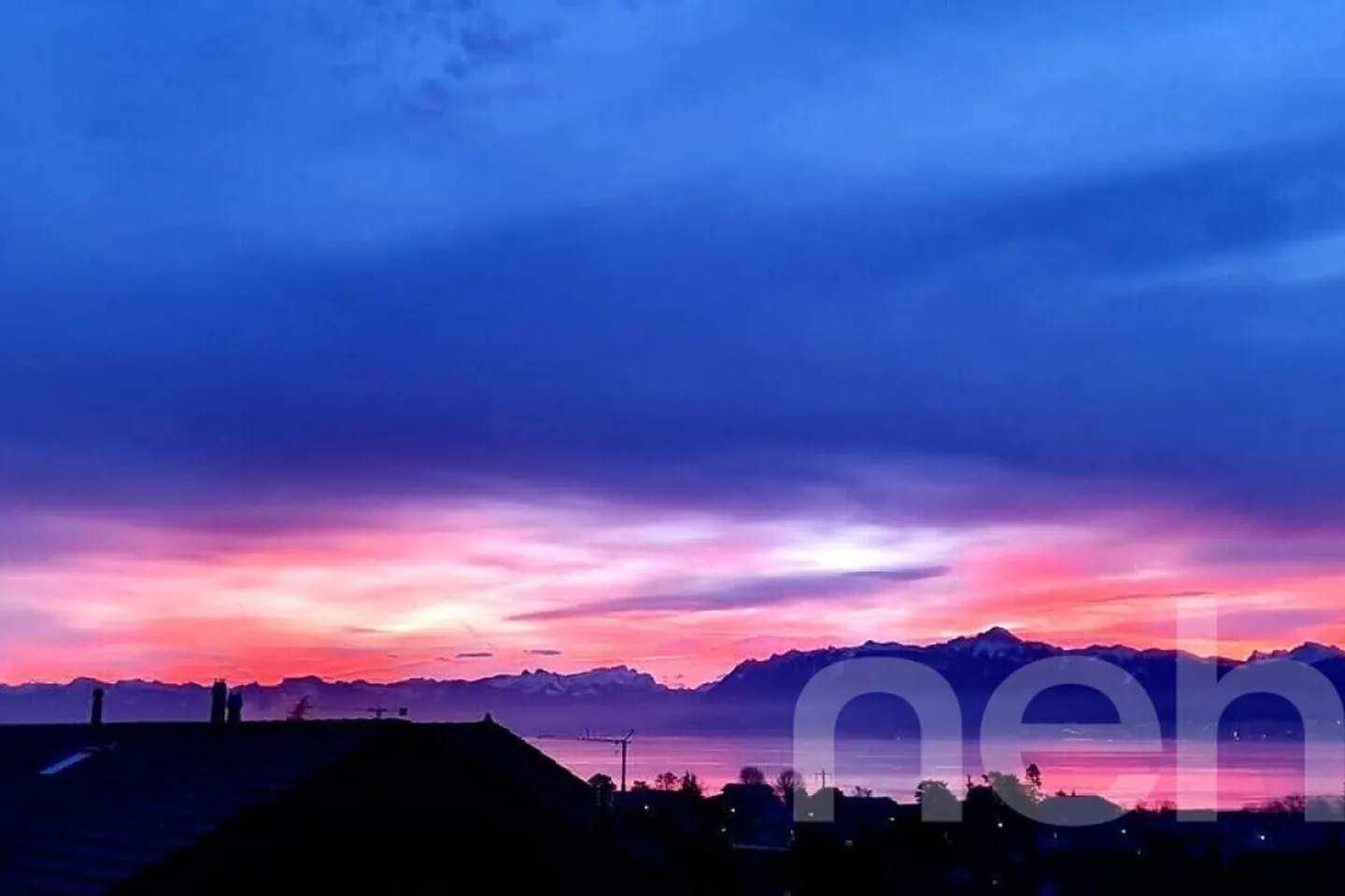 Bright penthouse in a dominant position with views of Lake Geneva and the Alps - Photo 9 of 12