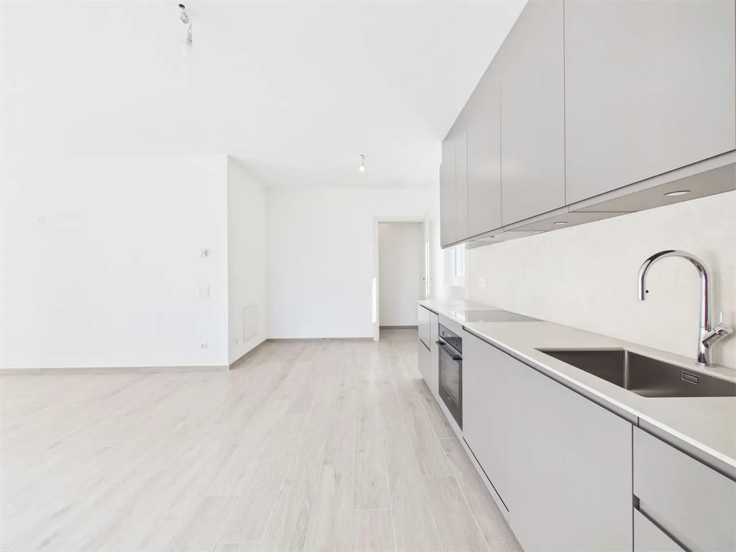 Nouvelle villa dans le vert à Sant'Antonino - Photo 2 sur 13