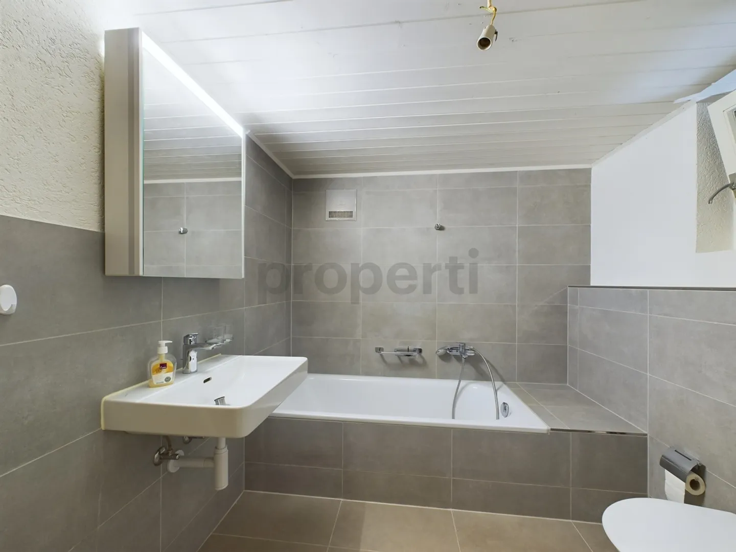 Charmante appartement de 4 pièces au 1er étage à Teufenthal, Canton AG - Photo 8 sur 10