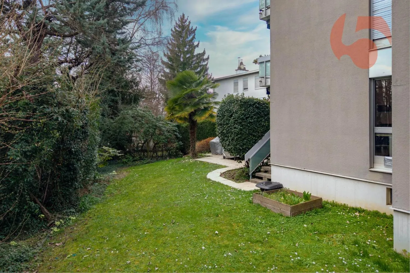 4,5 Zimmer-Wohnung mit großem Garten - Foto 2 von 12