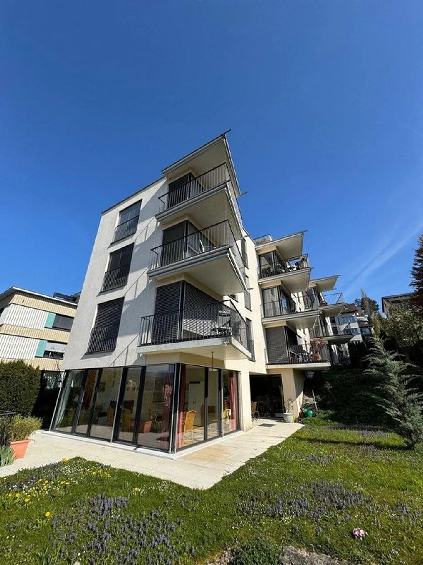 Charming 2-room studio with panoramic lake view in Meilen for rent - Photo 1 of 9