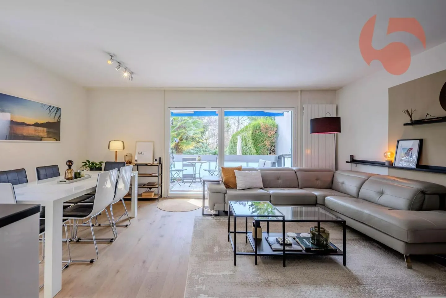 4,5 Zimmer-Wohnung mit großem Garten - Foto 4 von 12