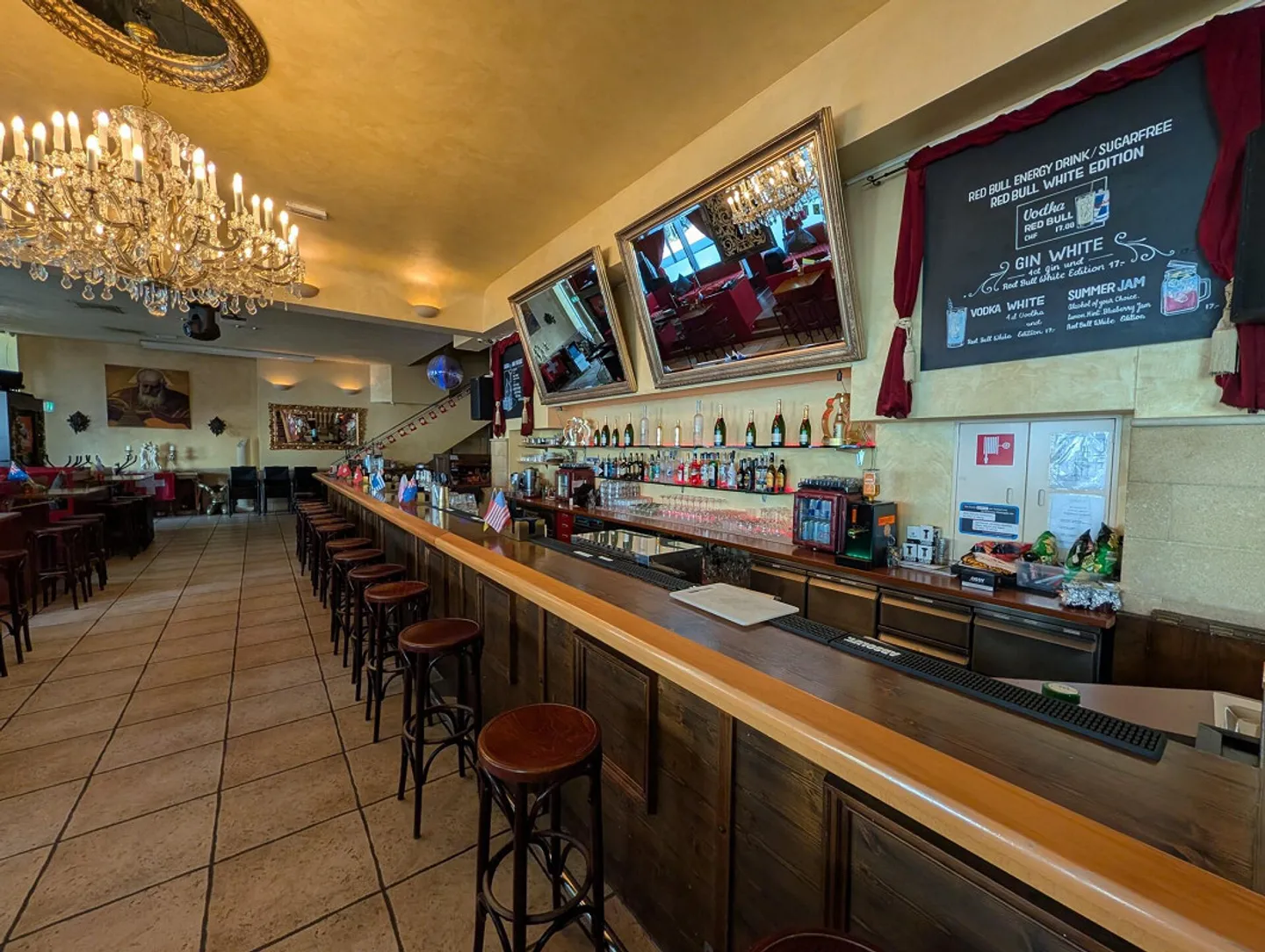 Established Lounge Bar 'Basilica' in Zurich-West - Photo 3 of 10