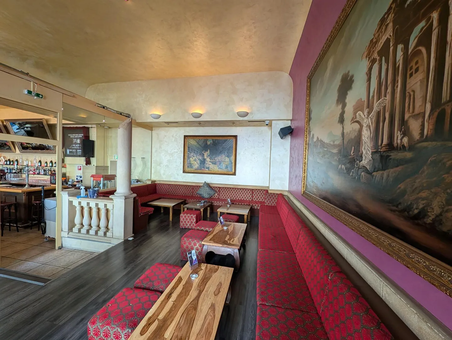 Established Lounge Bar 'Basilica' in Zurich-West - Photo 6 of 10