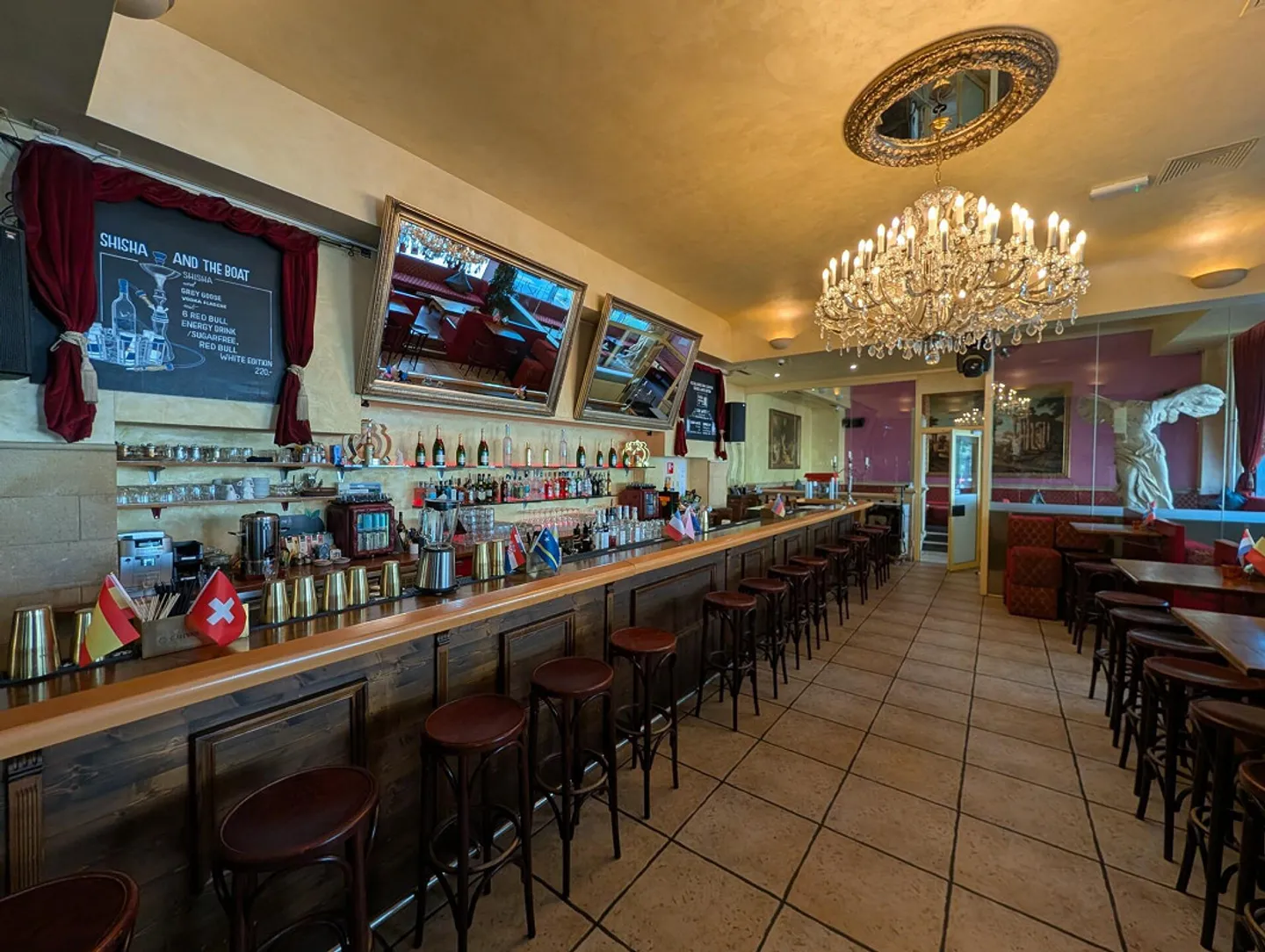 Established Lounge Bar 'Basilica' in Zurich-West - Photo 4 of 10