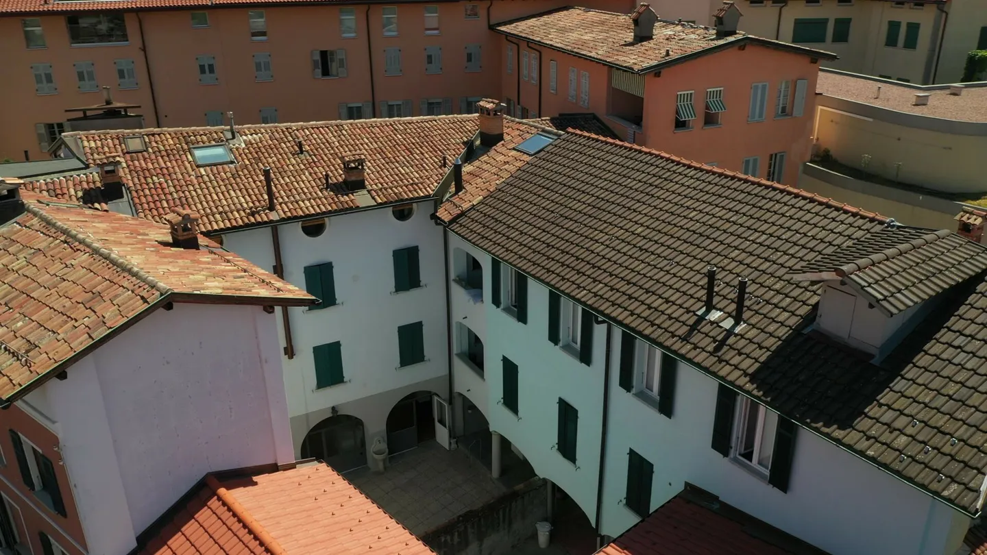 10 APPARTAMENTI E ATTIVITÀ COMMERCIALE. OTTIMO INVESTIMENTO! - Foto 1 di 13