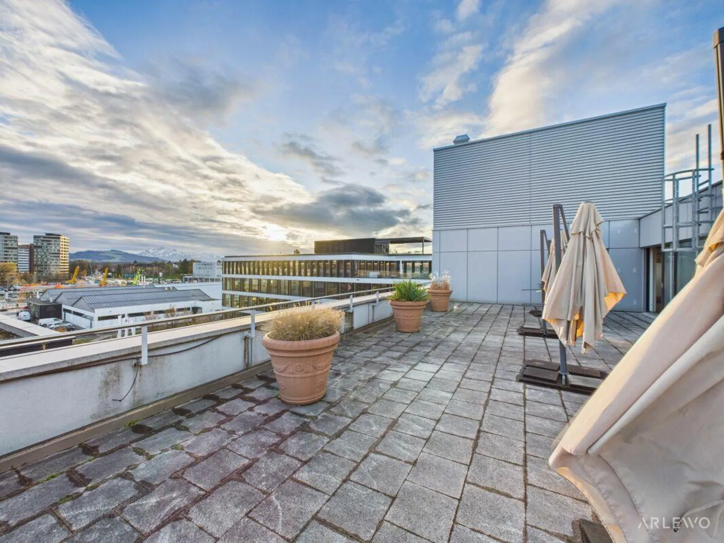 Büroattikageschoss mit grosser Terrasse - Foto 15 von 18