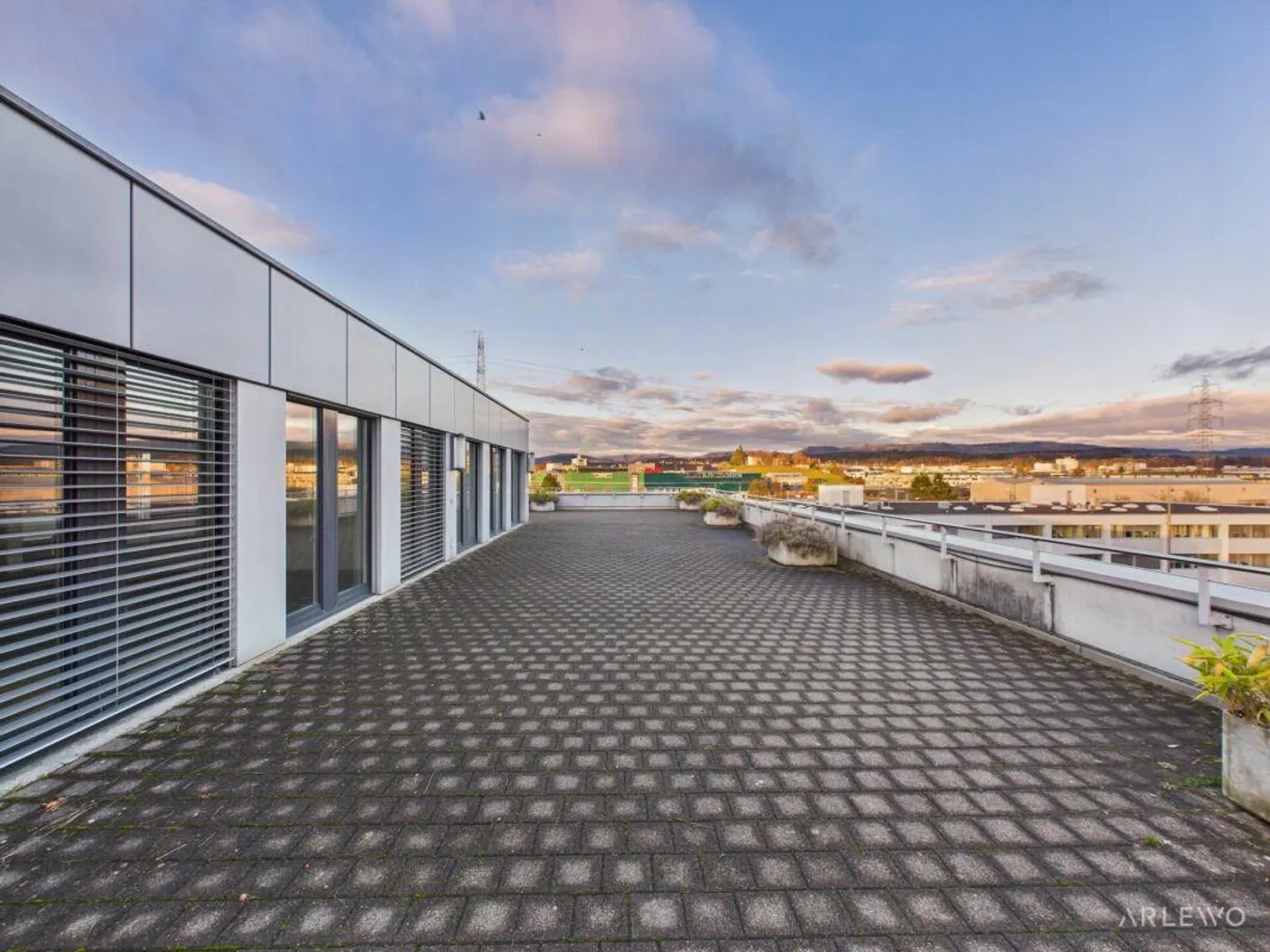 Büroattikageschoss mit grosser Terrasse - Foto 16 von 18