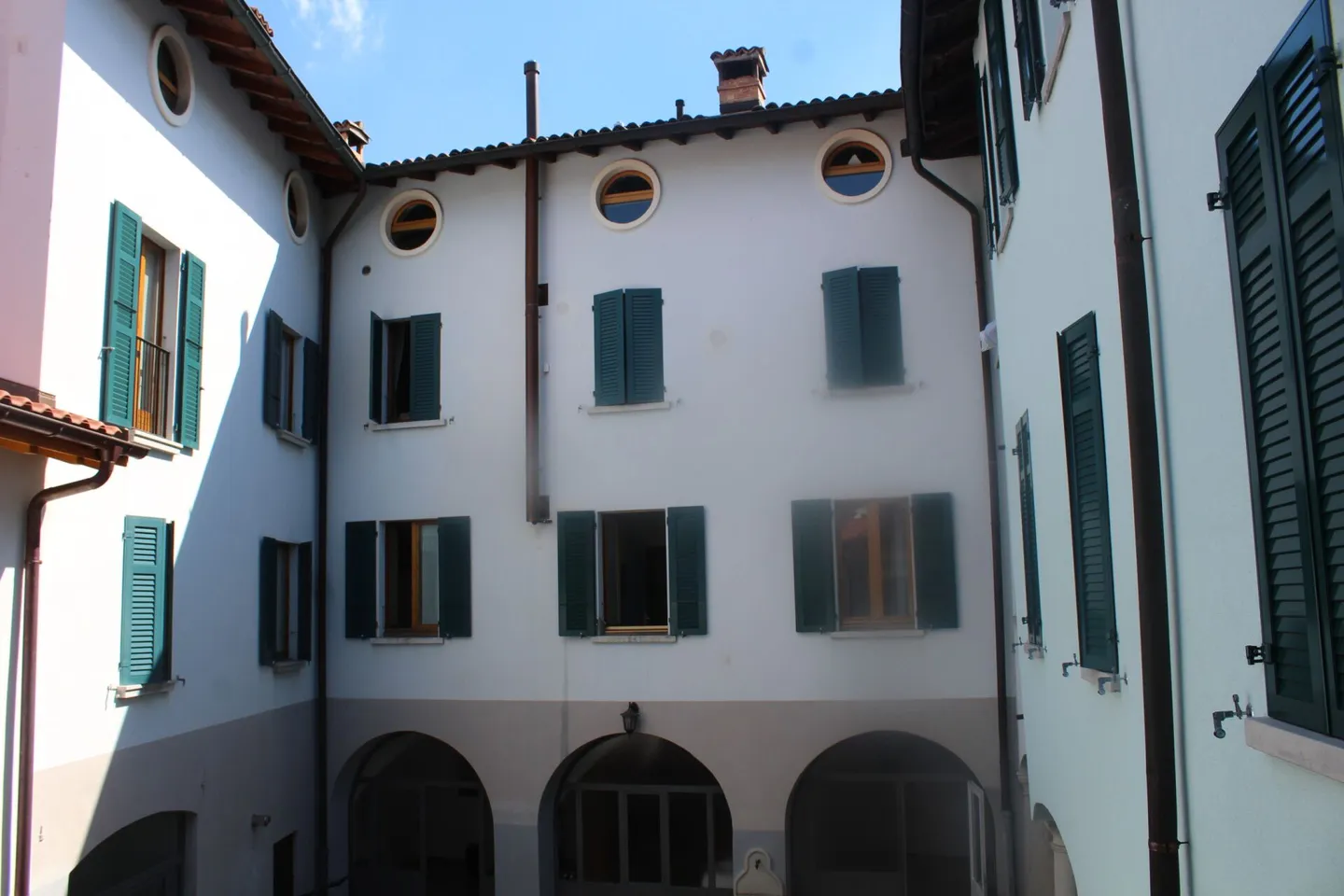 10 APPARTAMENTI E ATTIVITÀ COMMERCIALE. OTTIMO INVESTIMENTO! - Foto 12 di 13