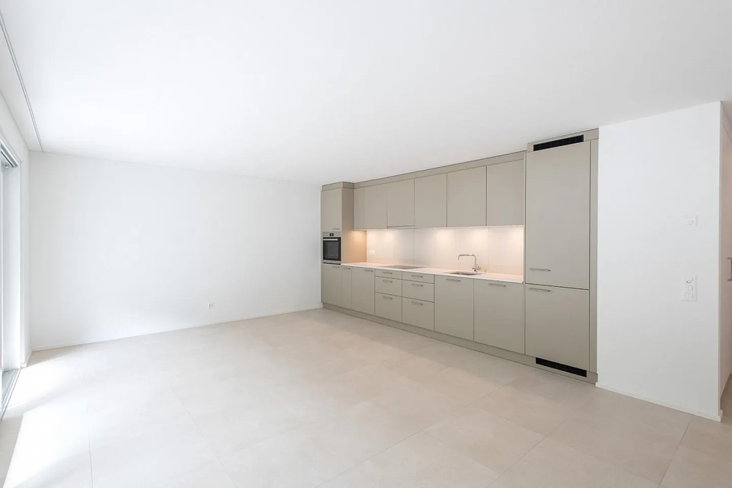 Appartamento moderno con balcone - Foto 4 di 8