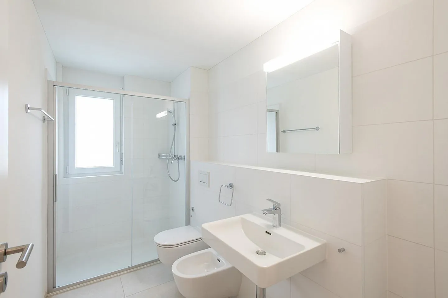 Appartamento moderno con balcone - Foto 5 di 8