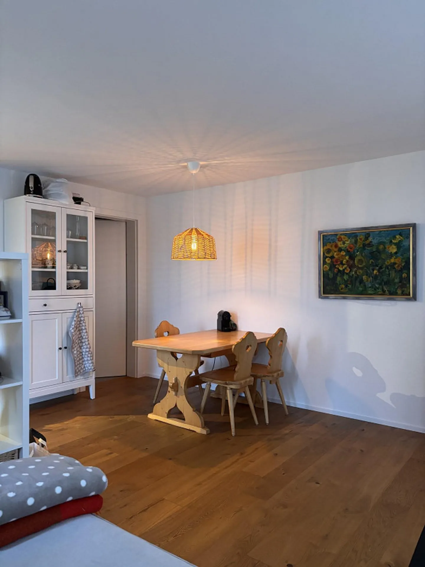 Appartement lumineux de 2,5 pièces dans un bon emplacement - Photo 2 sur 6