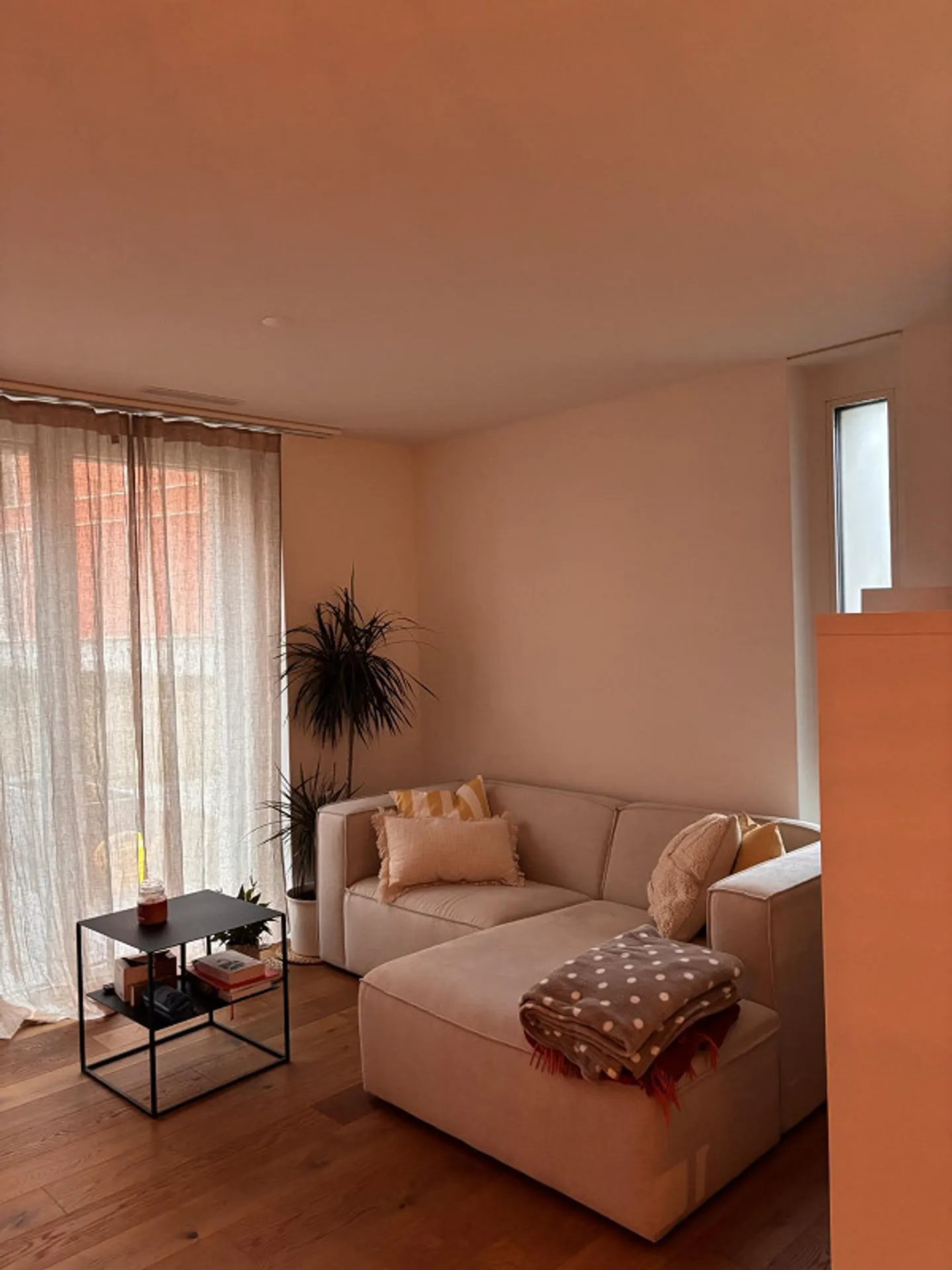 Appartement lumineux de 2,5 pièces dans un bon emplacement - Photo 3 sur 6