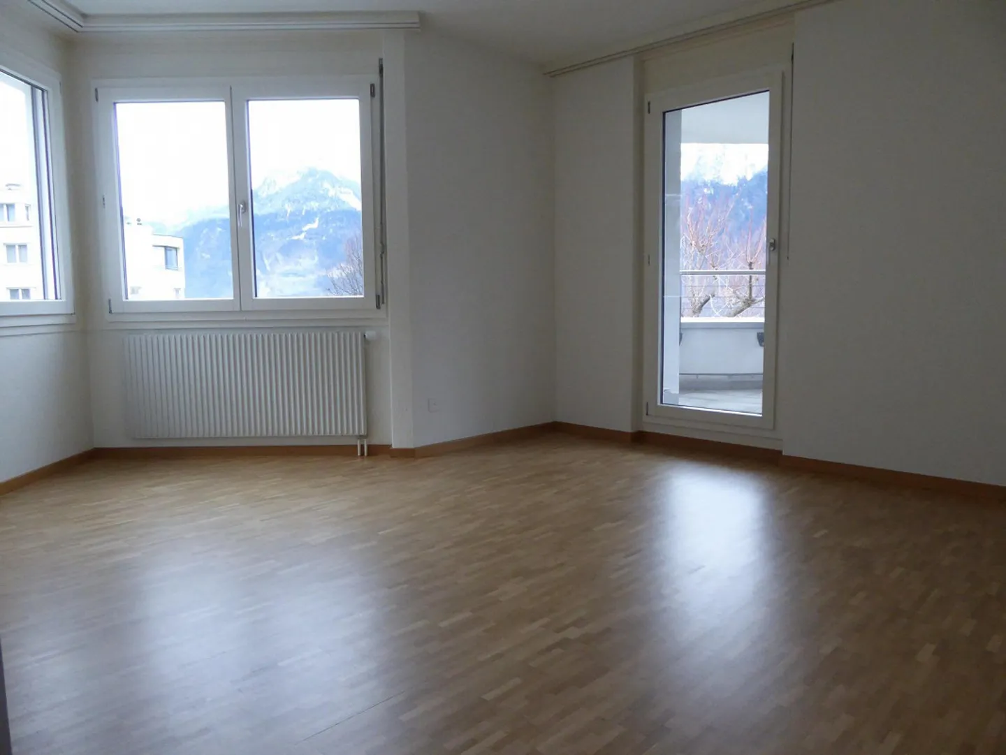 Appartamento 3.5 locali con vista sul lago e sulle montagne - Foto 3 di 8