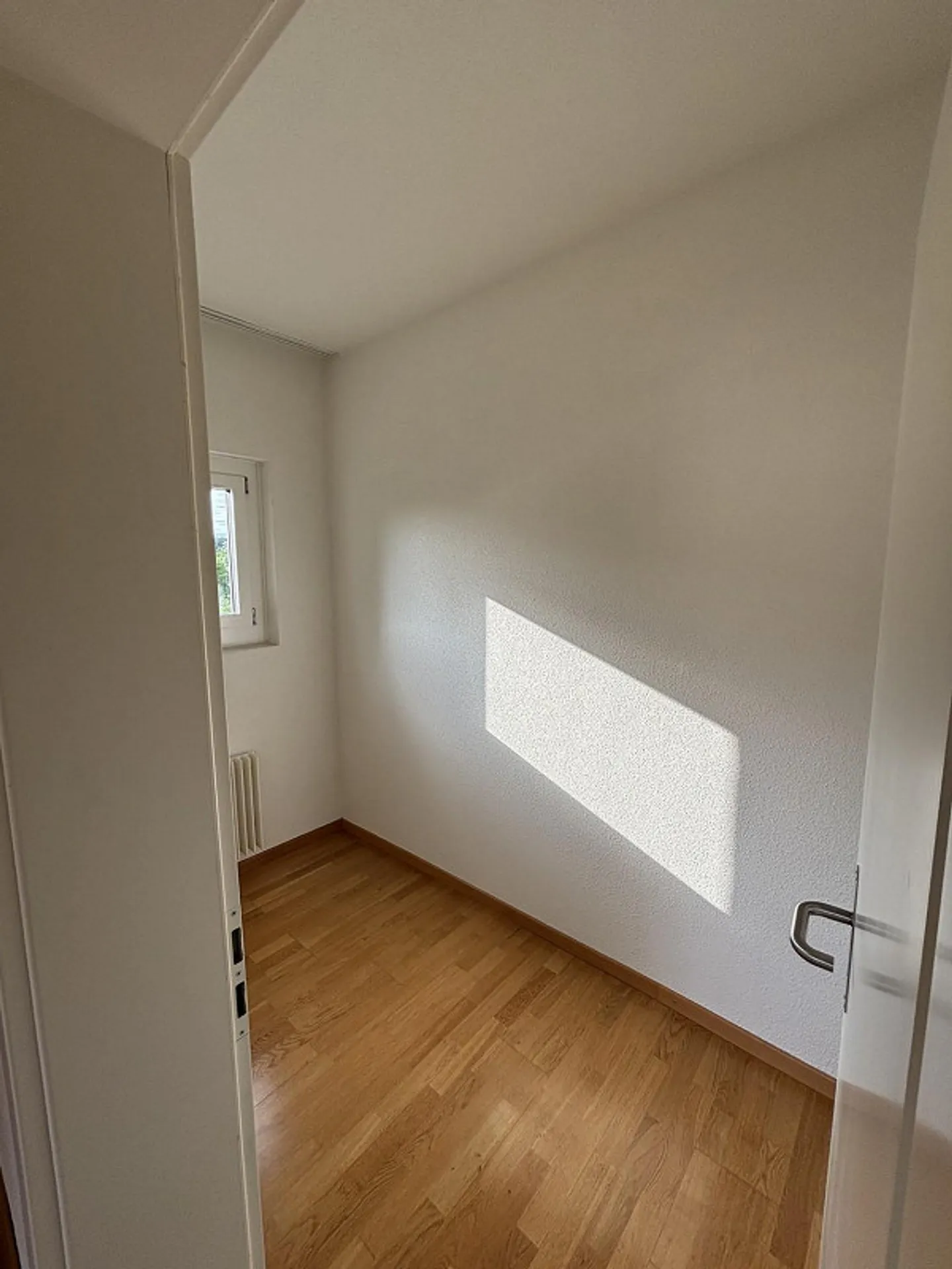 1. Affitto netto in omaggio: Appartamento moderno in posizione centrale a Biel - Foto 7 di 13