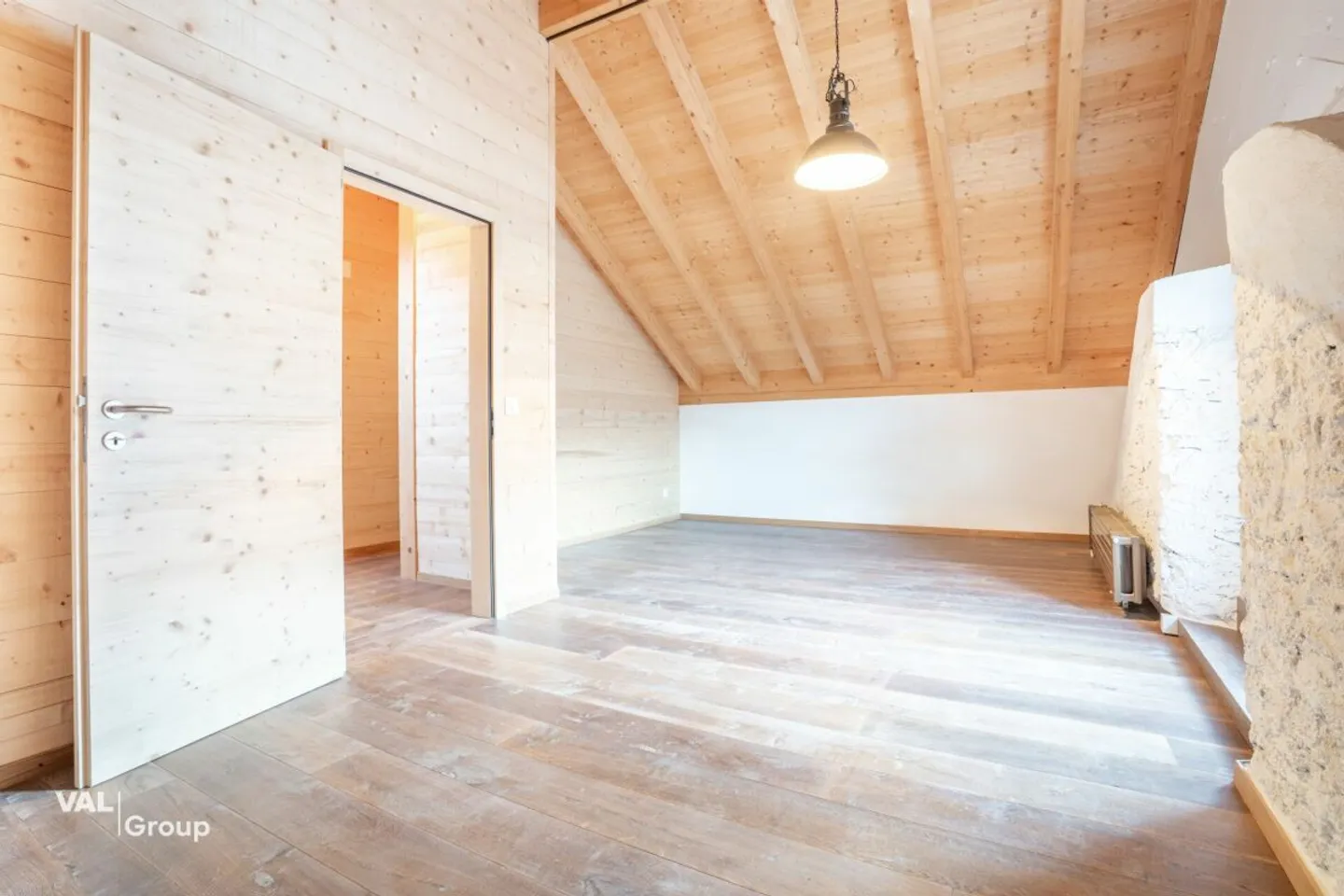 Geräumiges, vollständig renoviertes Doppelhaus - Foto 8 von 11