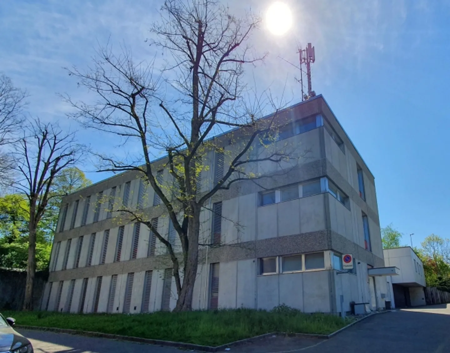 Mixed-use building for rent - Photo 1 of 7