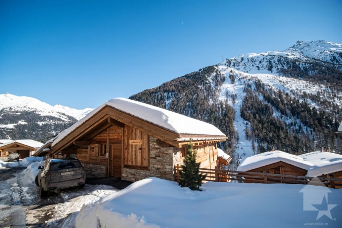 Stunning high-end apartment near the slopes - Photo 4 of 20