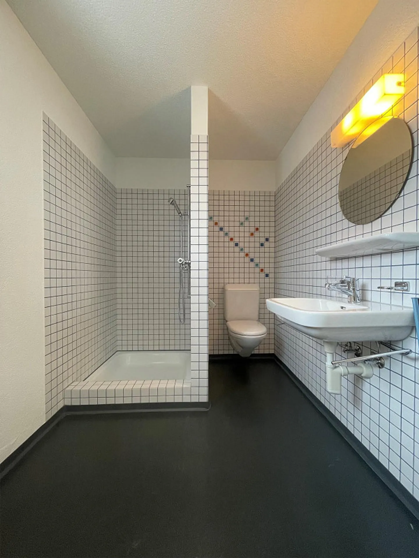 Appartement en duplex de 5,5 pièces avec cheminée et lave-linge! - Photo 6 sur 13