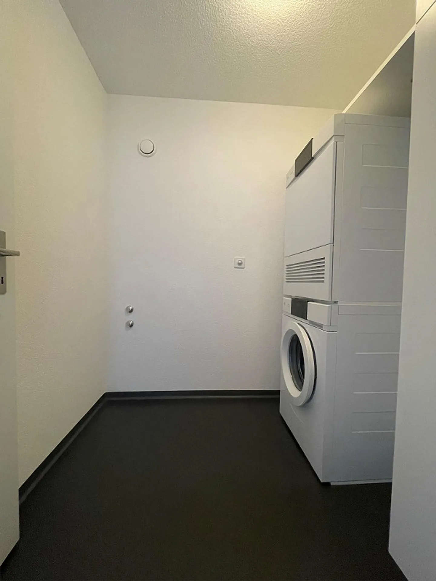 Appartement en duplex de 5,5 pièces avec cheminée et lave-linge! - Photo 7 sur 13