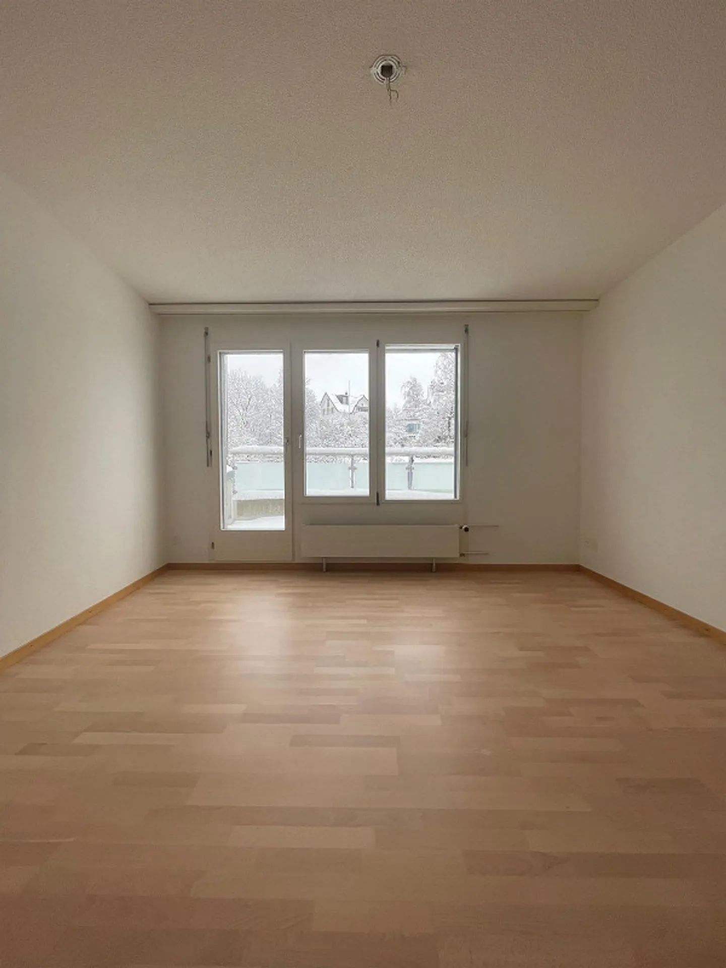 Appartement en duplex de 5,5 pièces avec cheminée et lave-linge! - Photo 8 sur 13