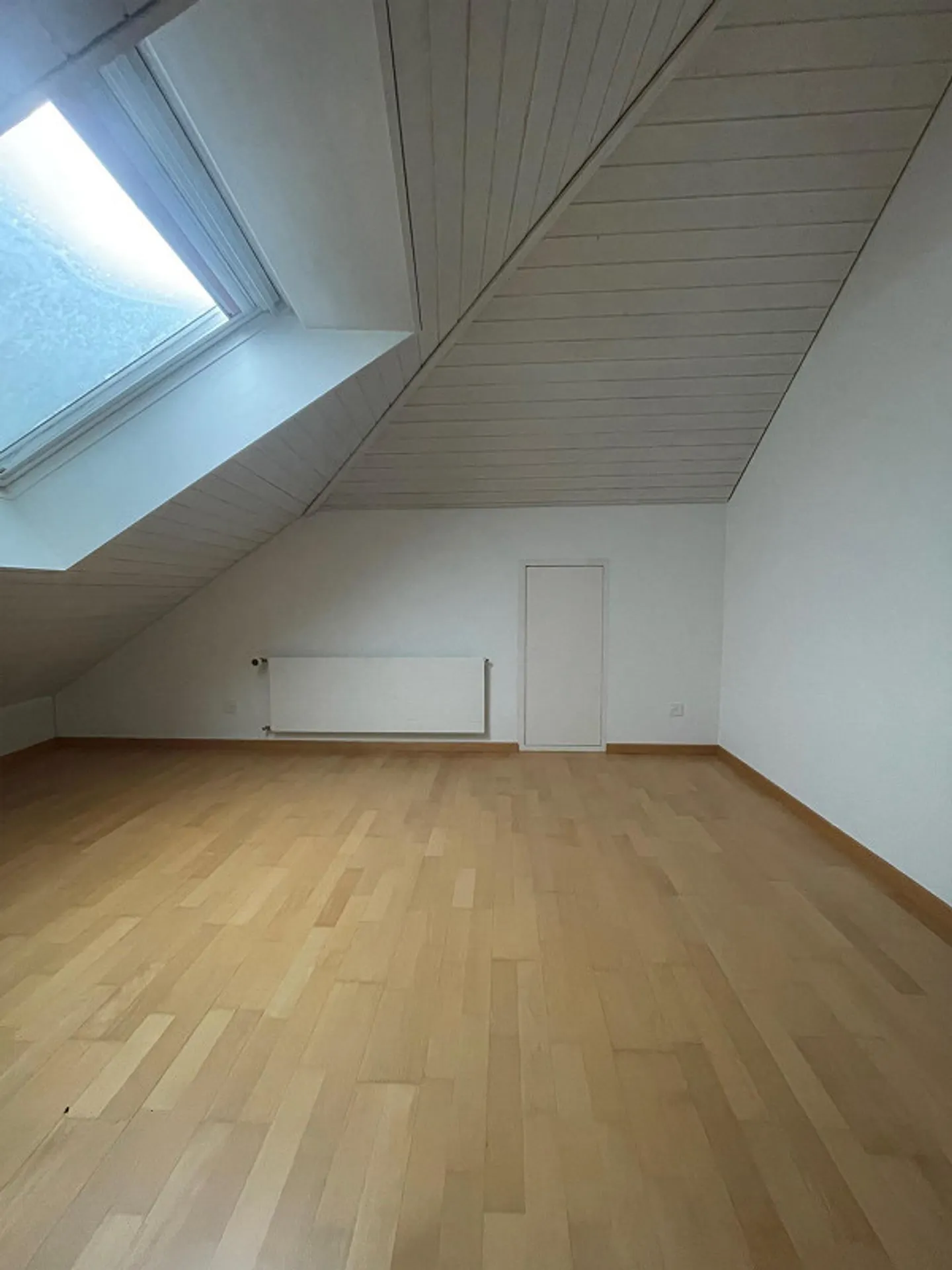 Appartement en duplex de 5,5 pièces avec cheminée et lave-linge! - Photo 12 sur 13
