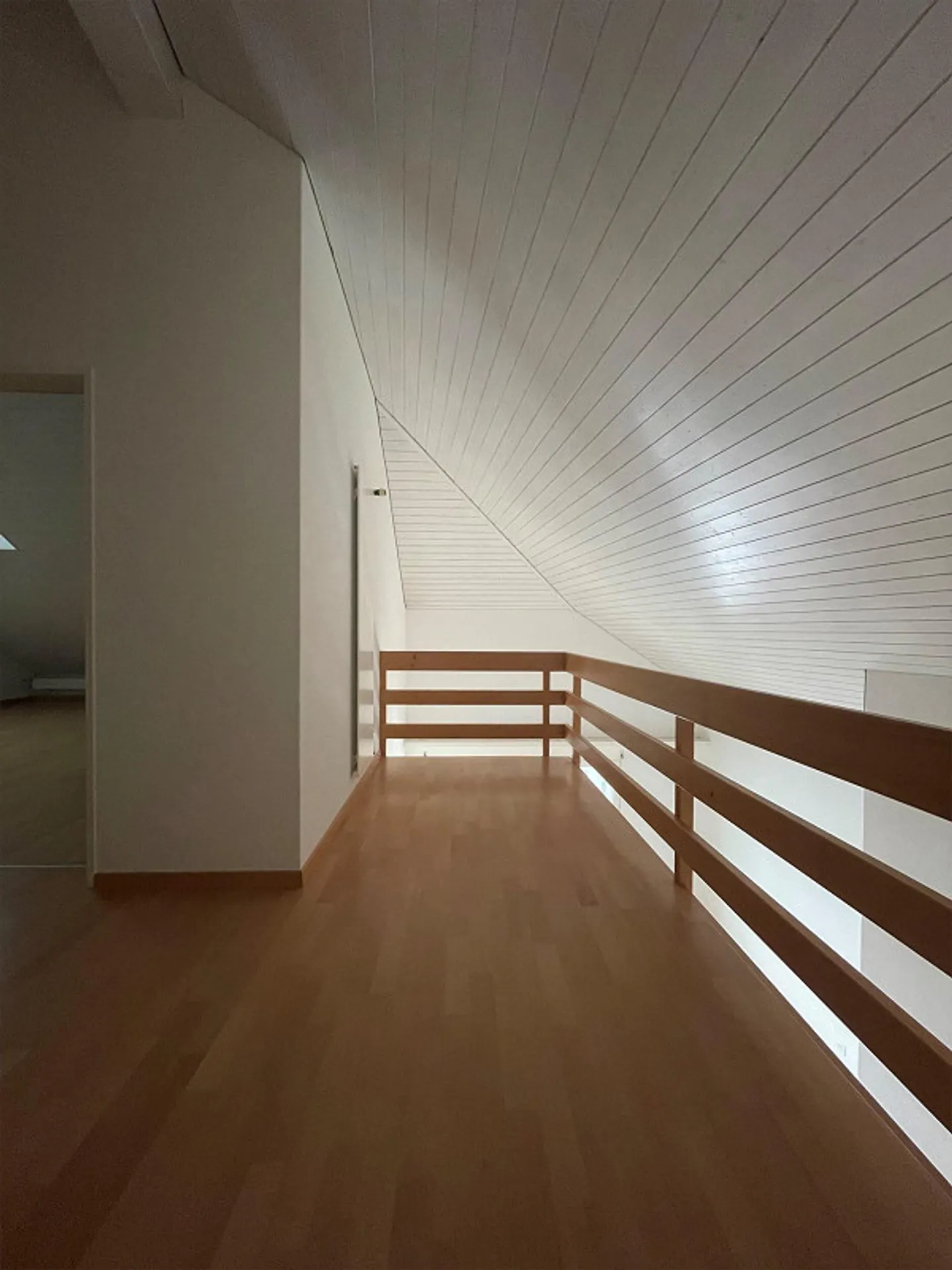Appartement en duplex de 5,5 pièces avec cheminée et lave-linge! - Photo 10 sur 13