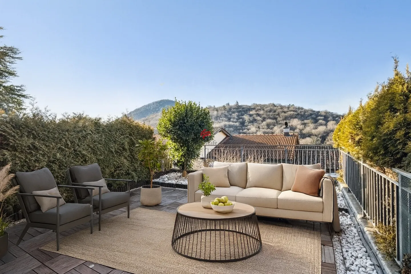 Beautiful property with panoramic terrace - Photo 4 of 10