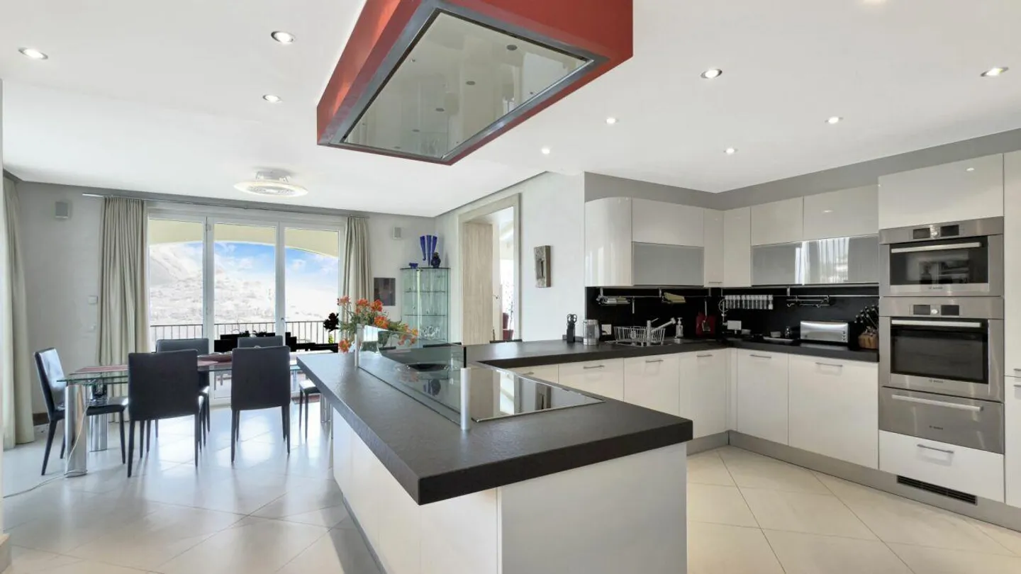Villa di Lusso con Vista Lago - Foto 3 di 17
