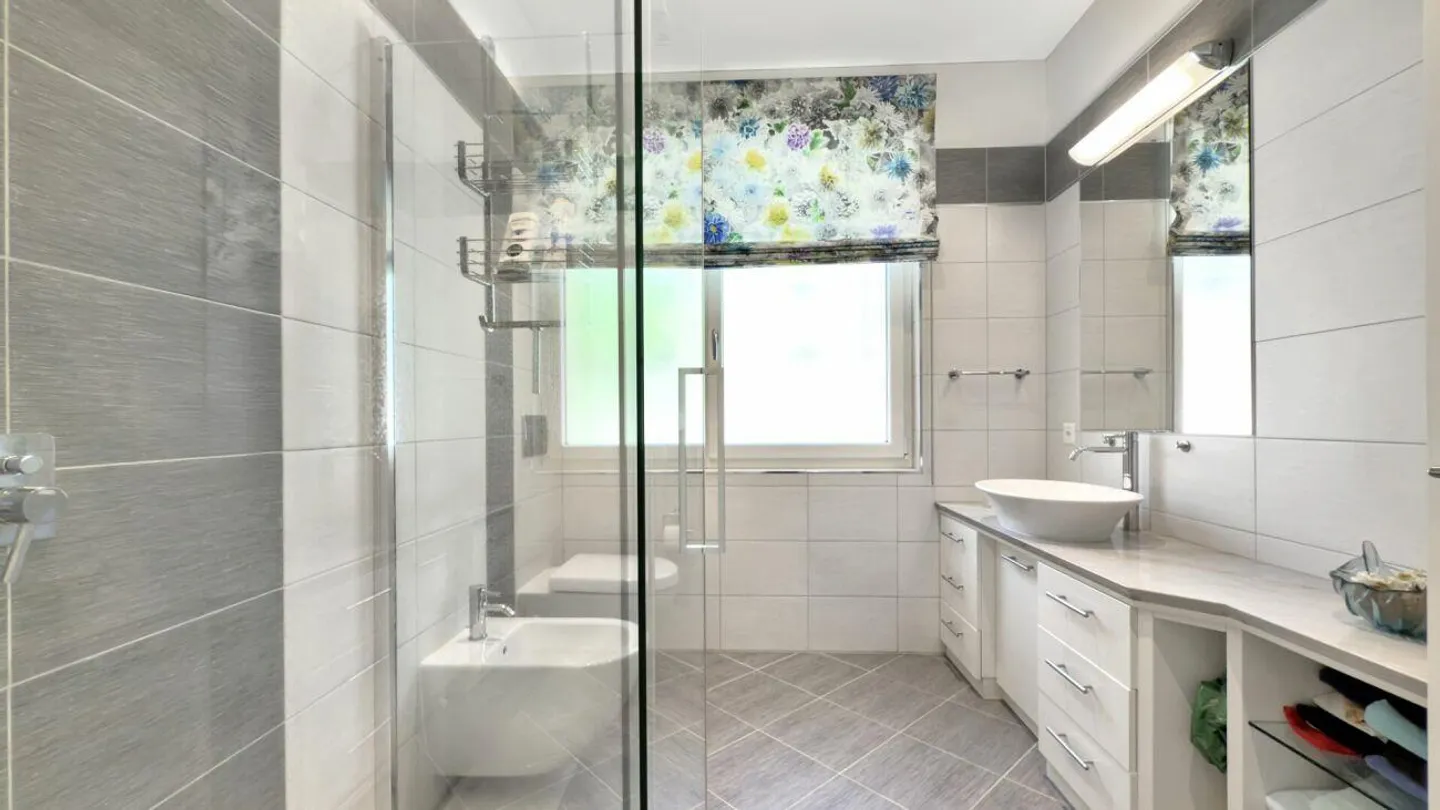 Villa di Lusso con Vista Lago - Foto 9 di 17
