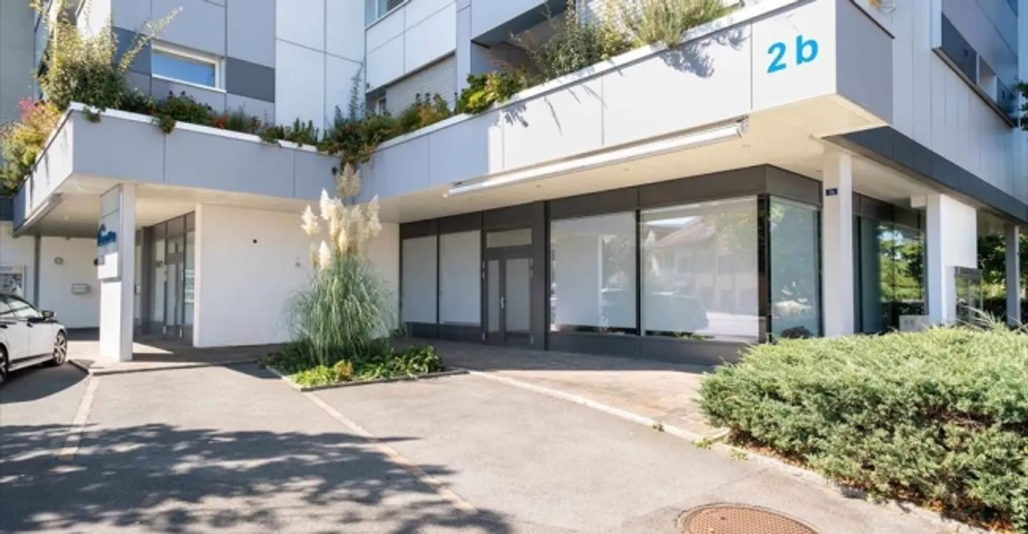 Office space for rent - Photo 1 of 6