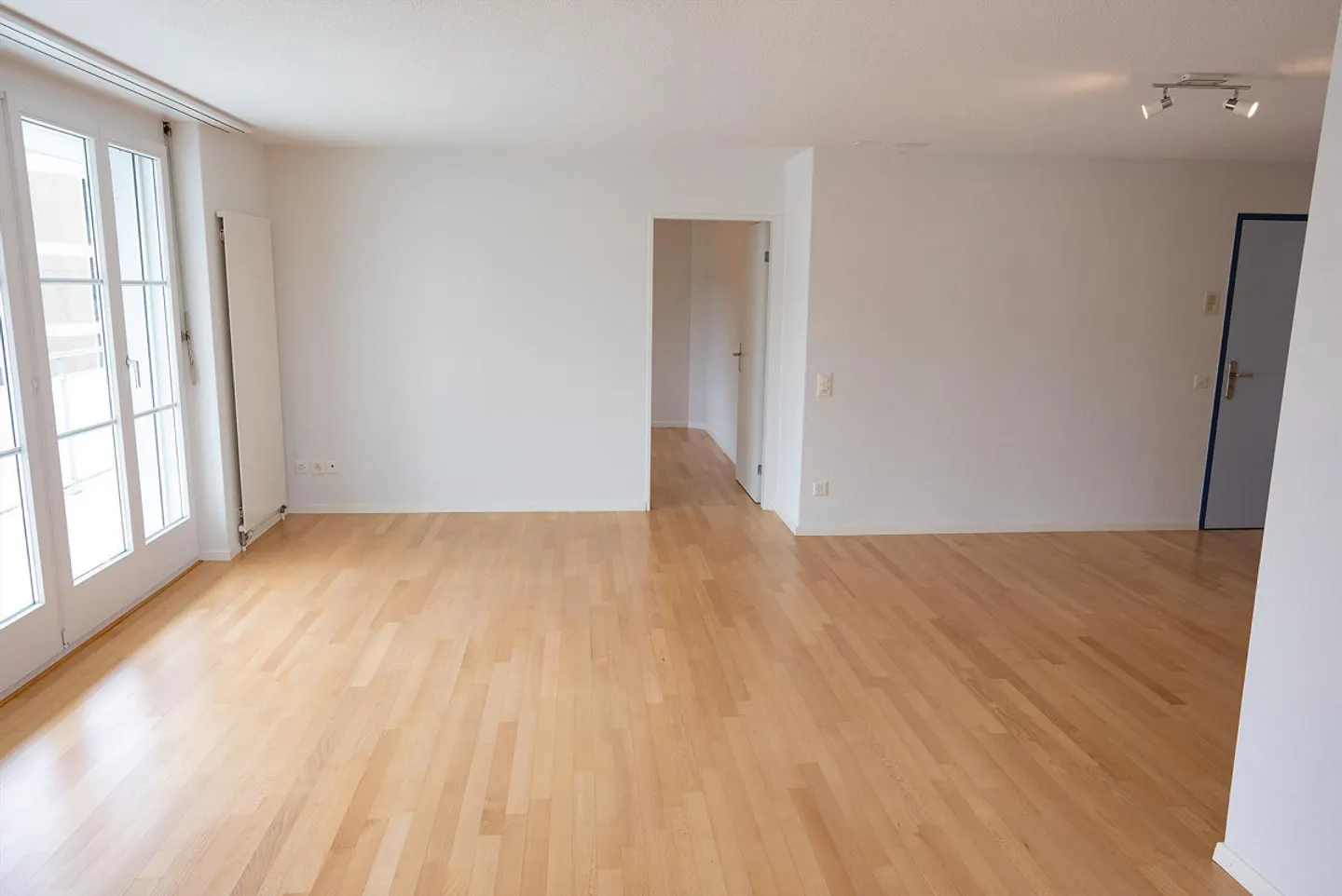 Belle appartement de 3 pièces dans un emplacement calme et central - Photo 3 sur 16