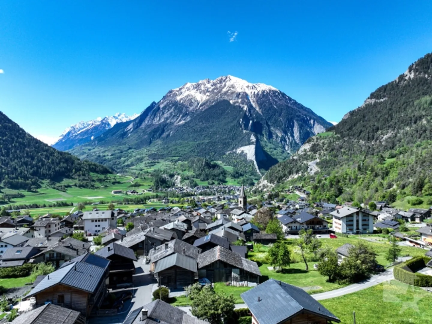 «À SAISIR – Maison de charme au coeur du Val de Bagnes» - Photo 2 sur 15