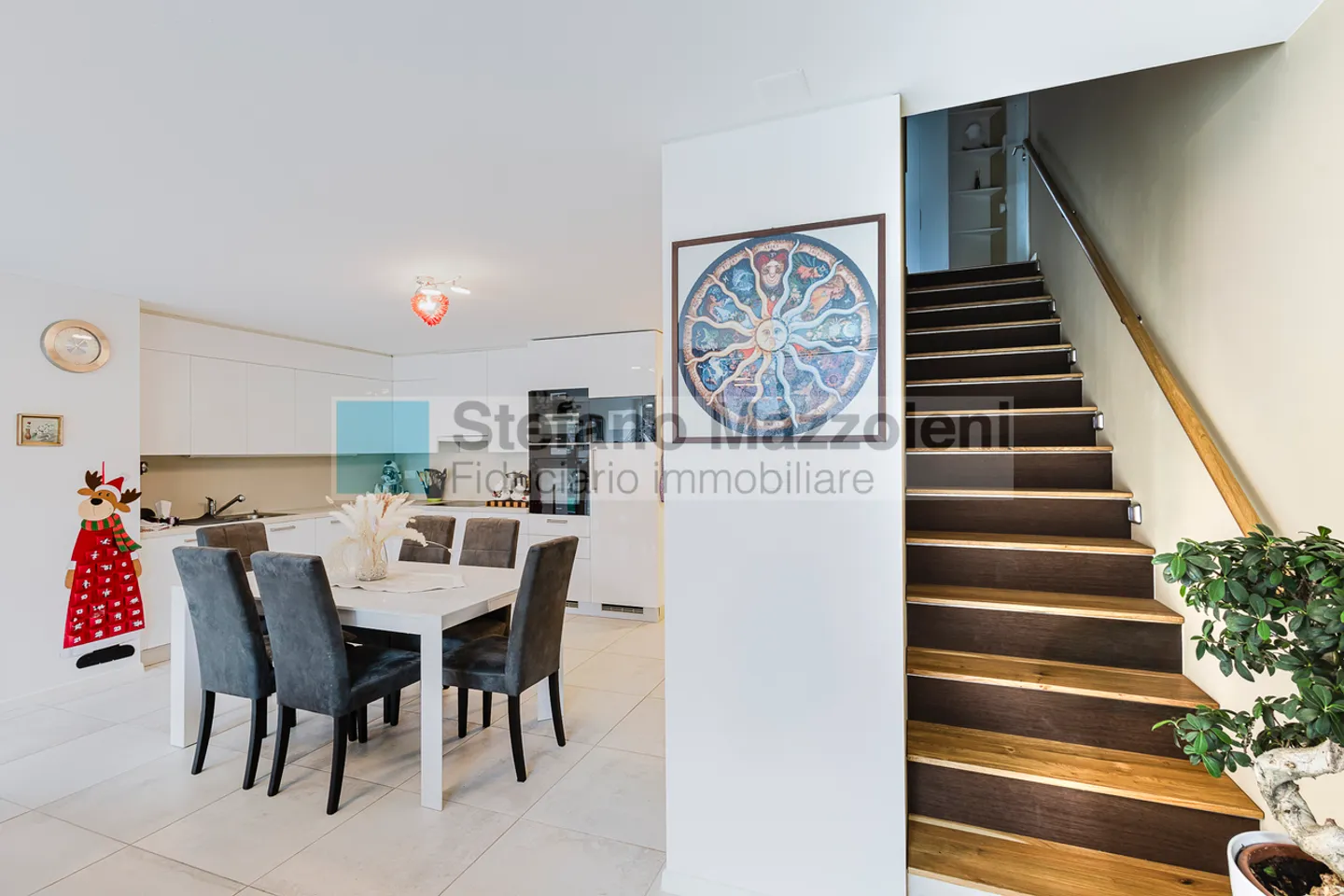 Modern Duplex Apartment in Lumino - Photo 7 of 14