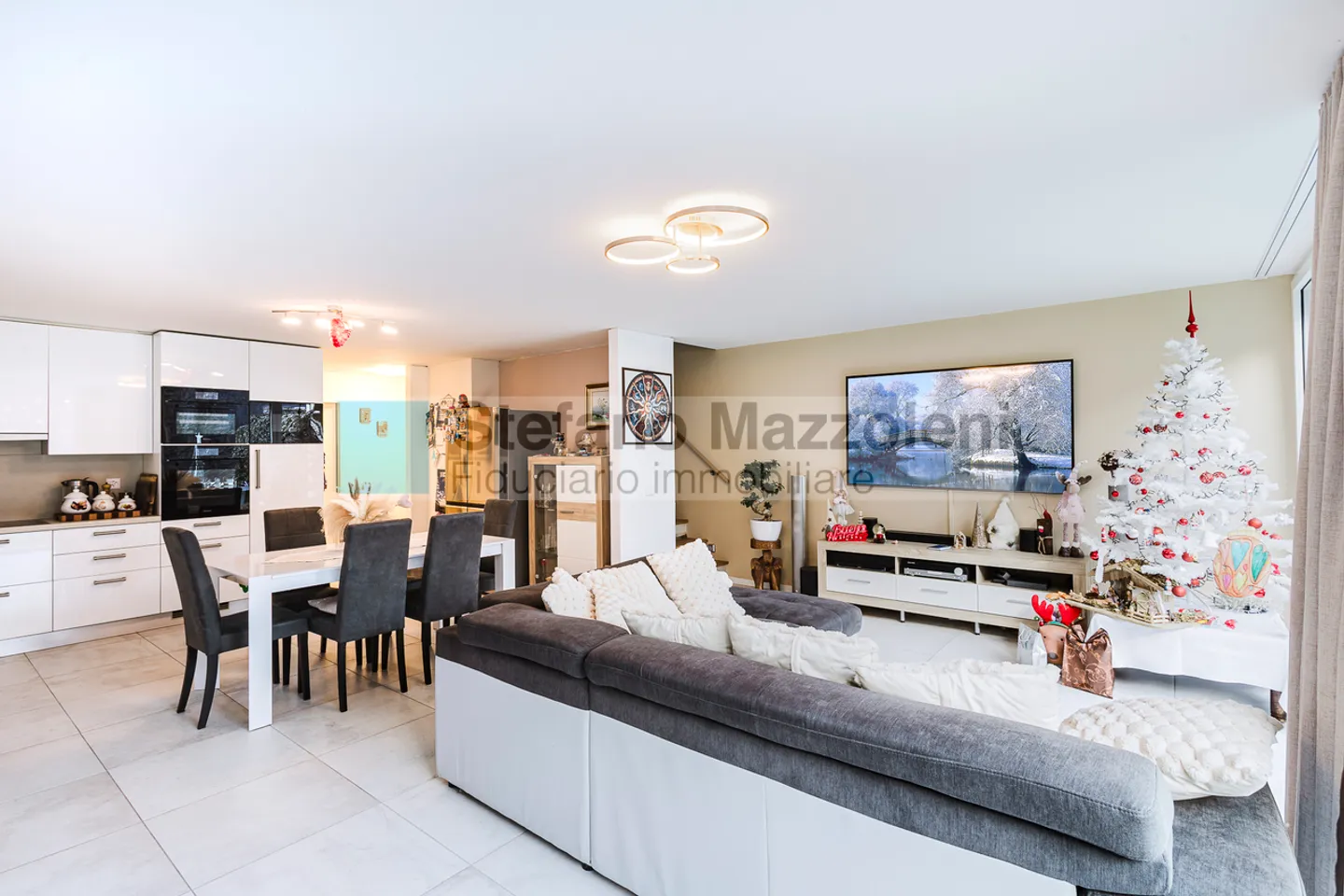 Modern Duplex Apartment in Lumino - Photo 2 of 14