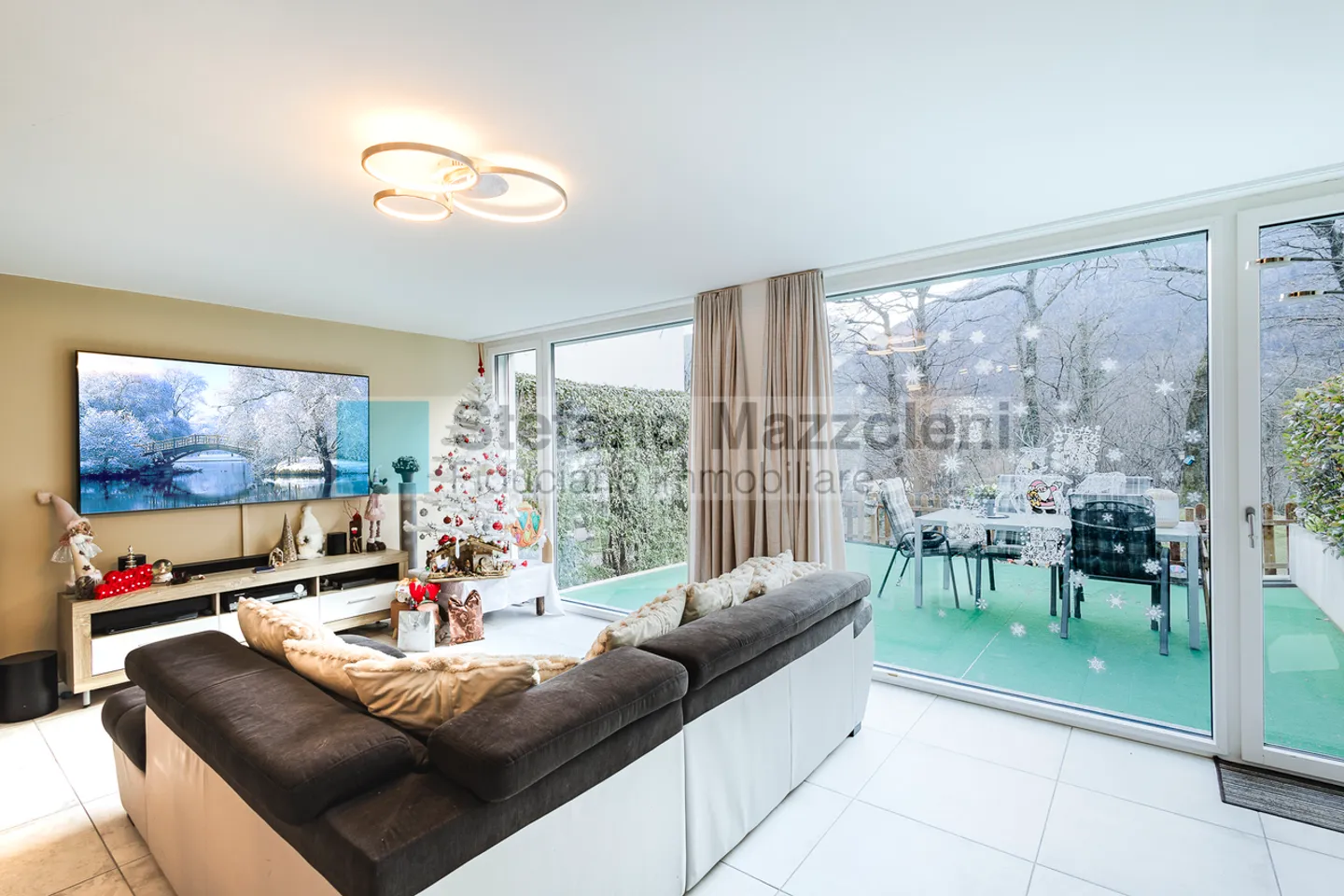 Modern Duplex Apartment in Lumino - Photo 3 of 14