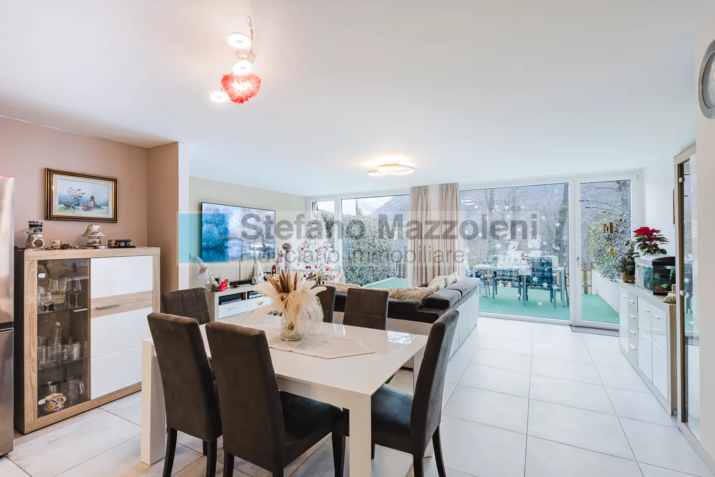 Modern Duplex Apartment in Lumino - Photo 4 of 14