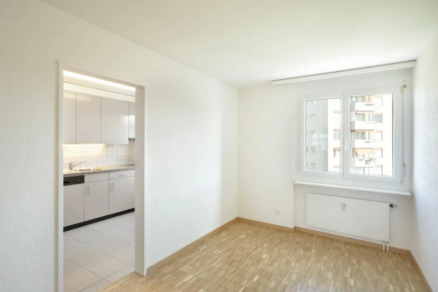 Spacious 3.5-Room Apartment - Photo 2 of 8