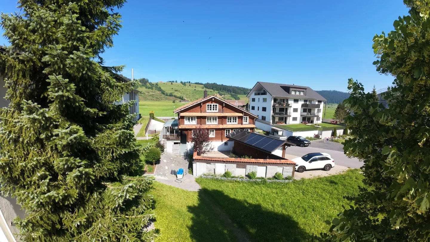 Maison individuelle de 7,5 pièces avec jardin d'hiver, patio et 2 garages ! - Photo 1 sur 17