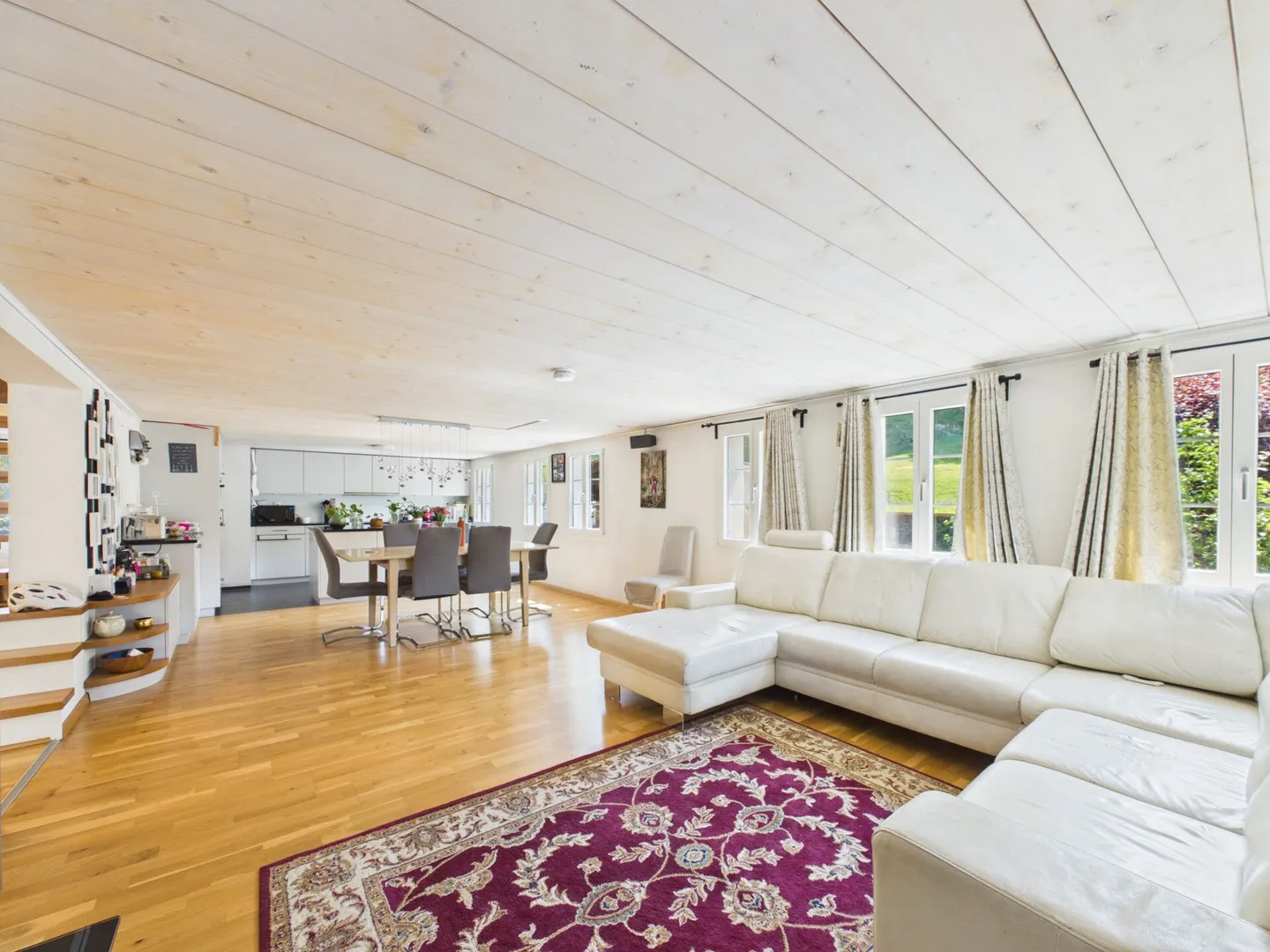 Maison individuelle de 7,5 pièces avec jardin d'hiver, patio et 2 garages ! - Photo 6 sur 17