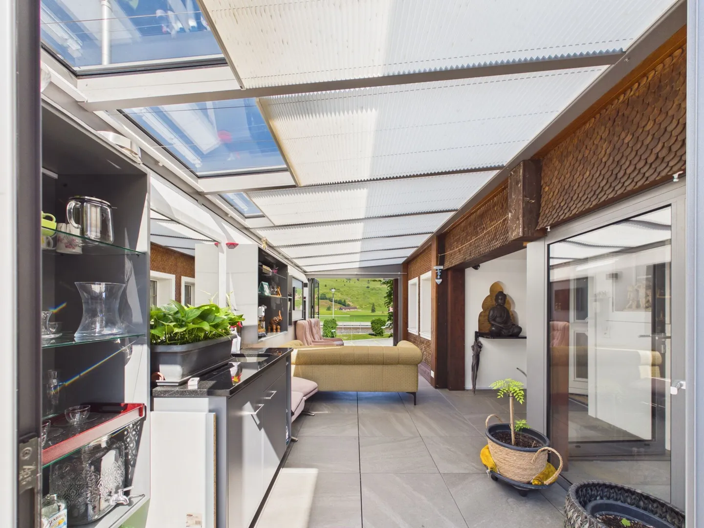 Maison individuelle de 7,5 pièces avec jardin d'hiver, patio et 2 garages ! - Photo 7 sur 17