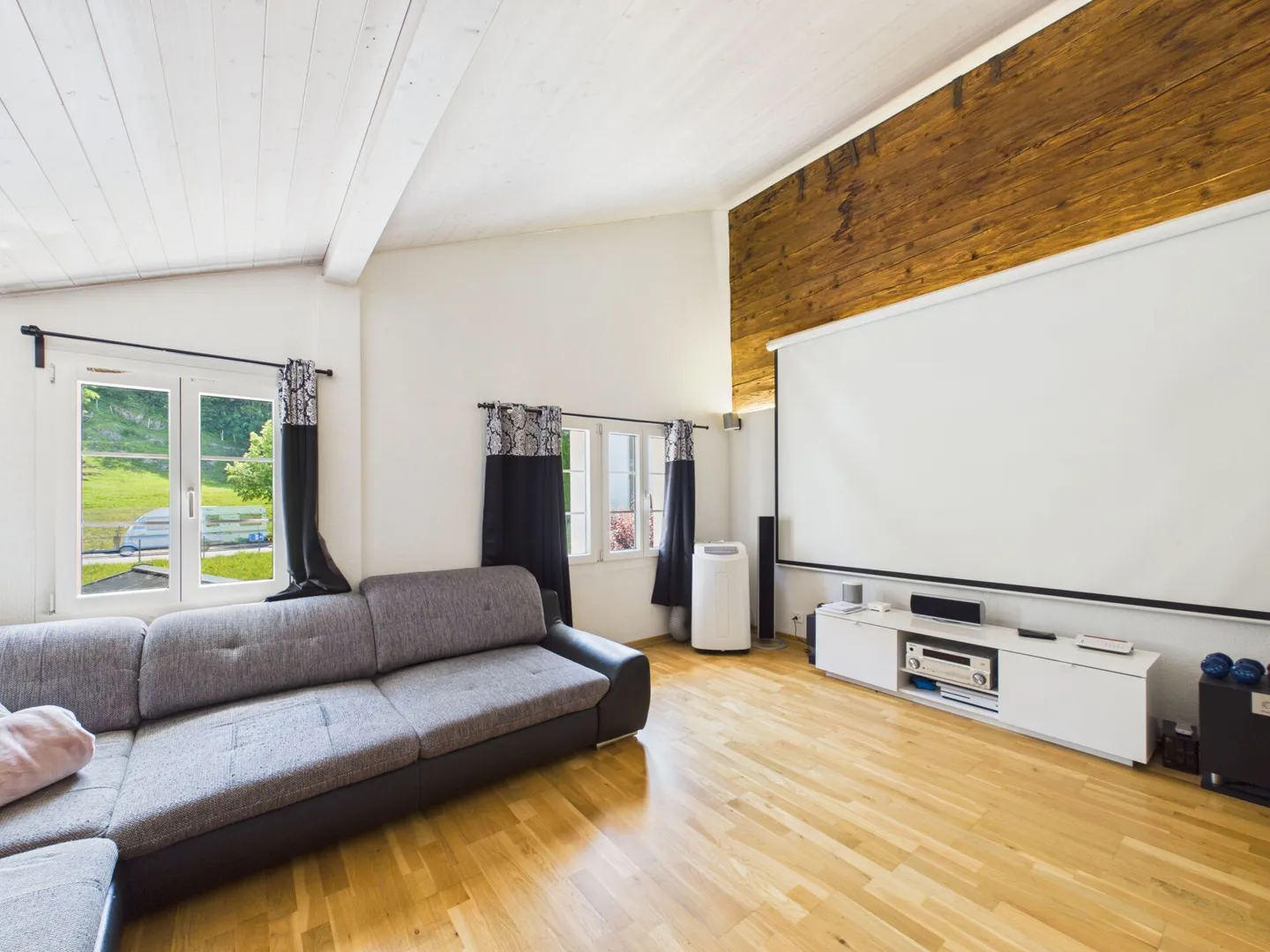 Maison individuelle de 7,5 pièces avec jardin d'hiver, patio et 2 garages ! - Photo 9 sur 17
