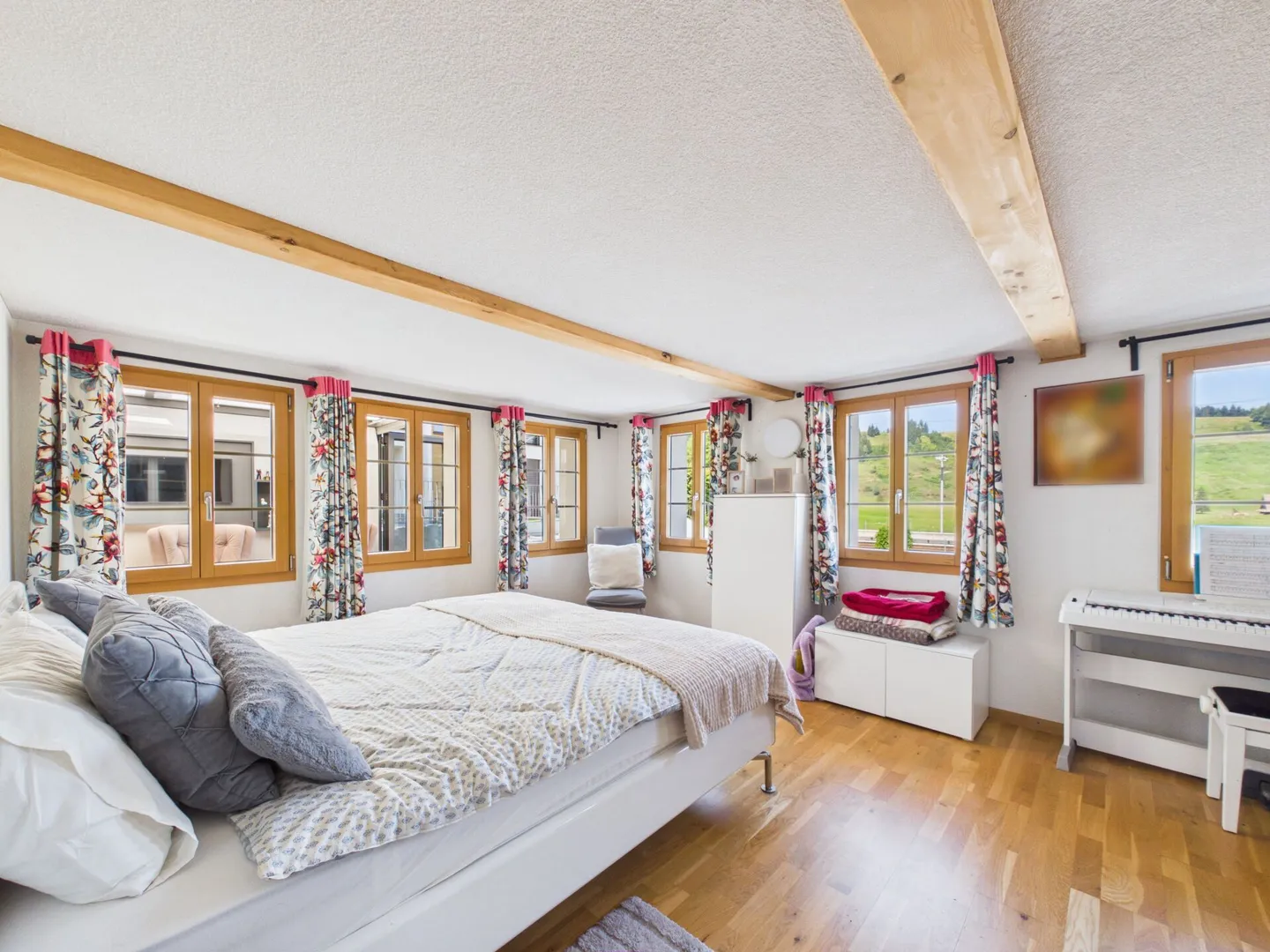 Maison individuelle de 7,5 pièces avec jardin d'hiver, patio et 2 garages ! - Photo 8 sur 17
