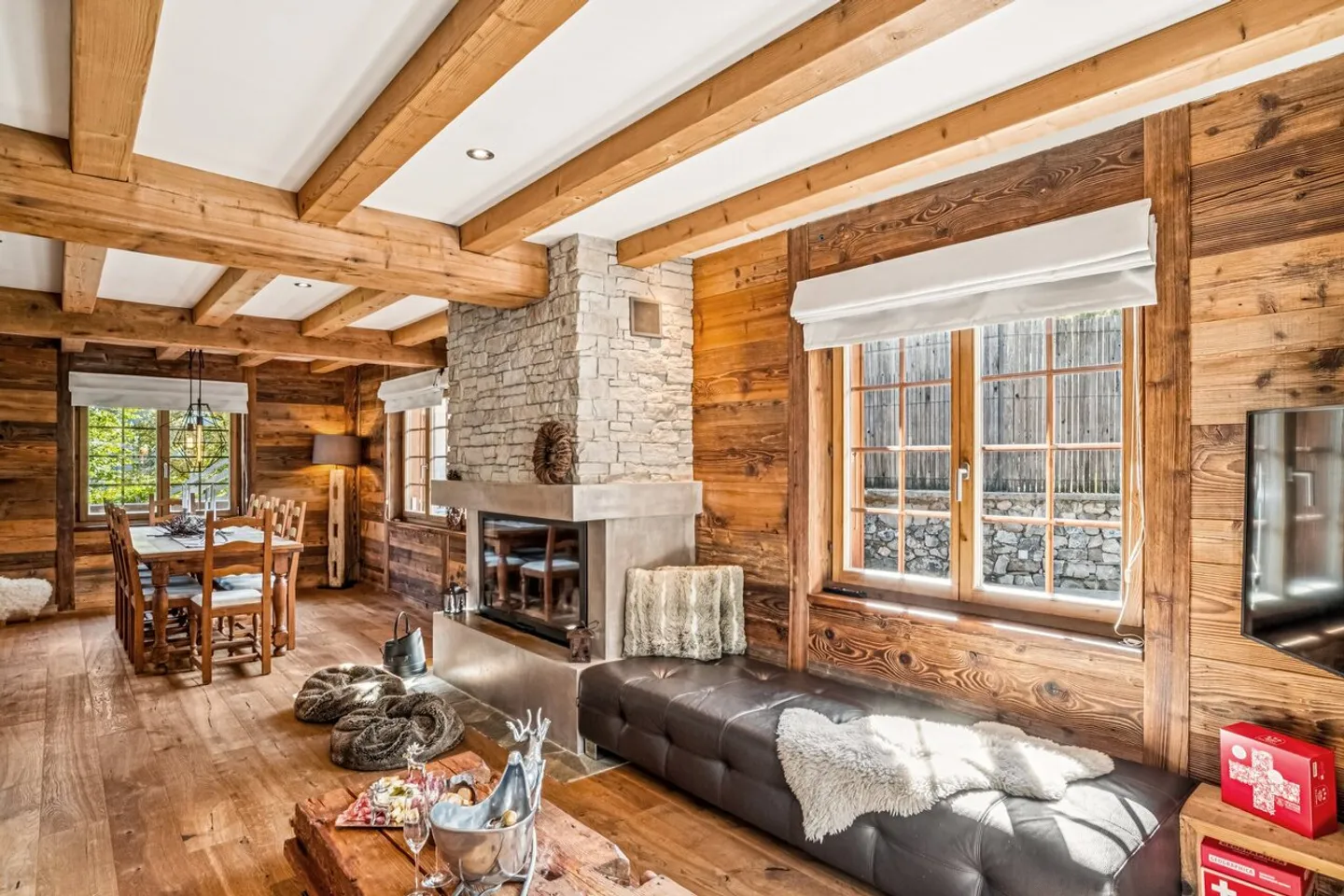 CHALET COCON - CENTRO DEL VILLAGGIO E TELECABINA - Foto 2 di 18