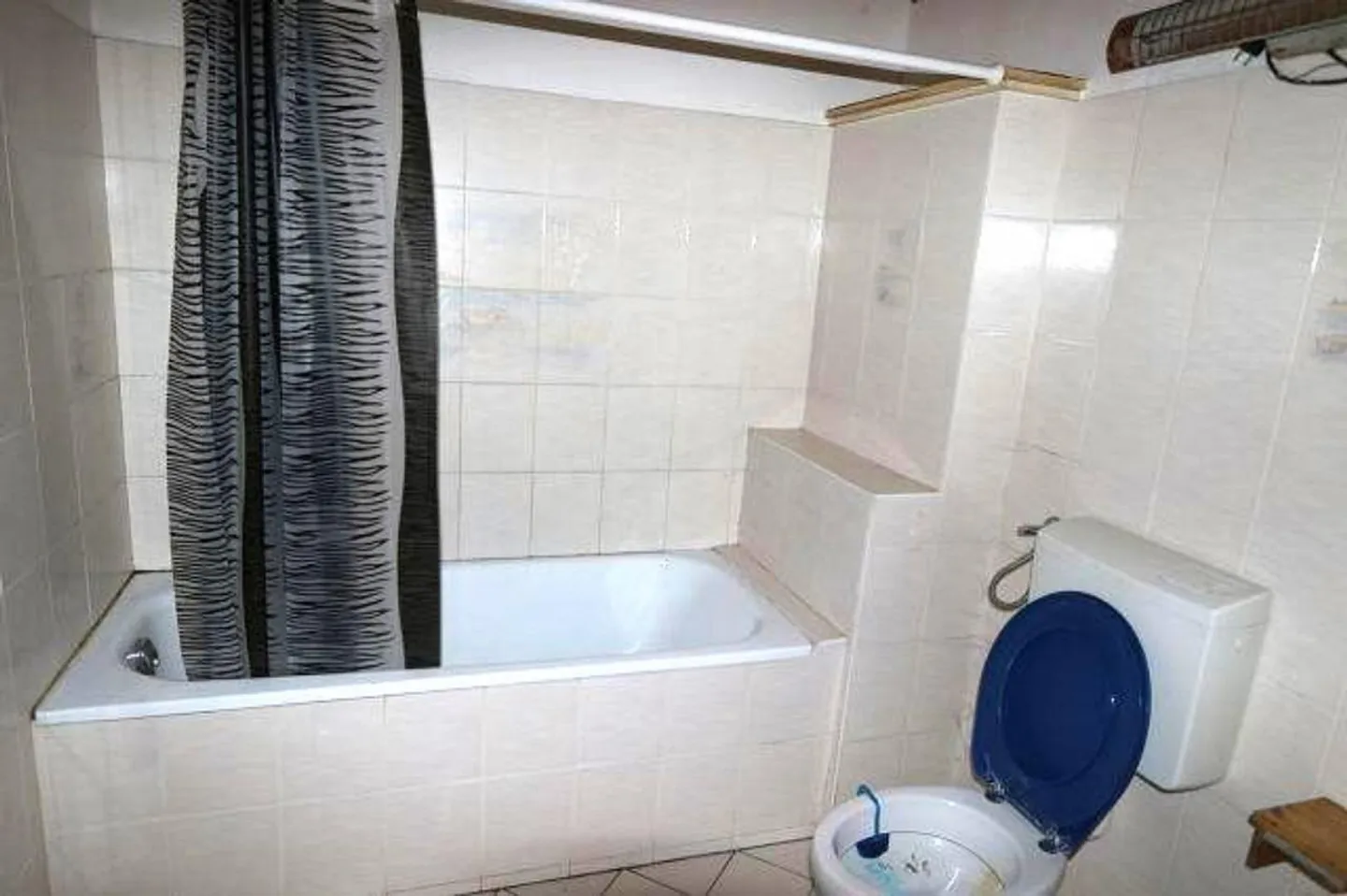 large 3 1/2 room apartment with garden - Photo 8 of 10