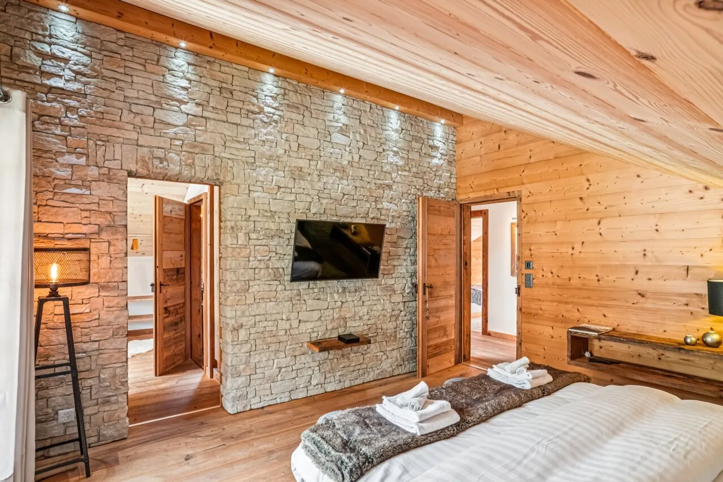 CHALET COCON - CENTRO DEL VILLAGGIO E TELECABINA - Foto 11 di 18