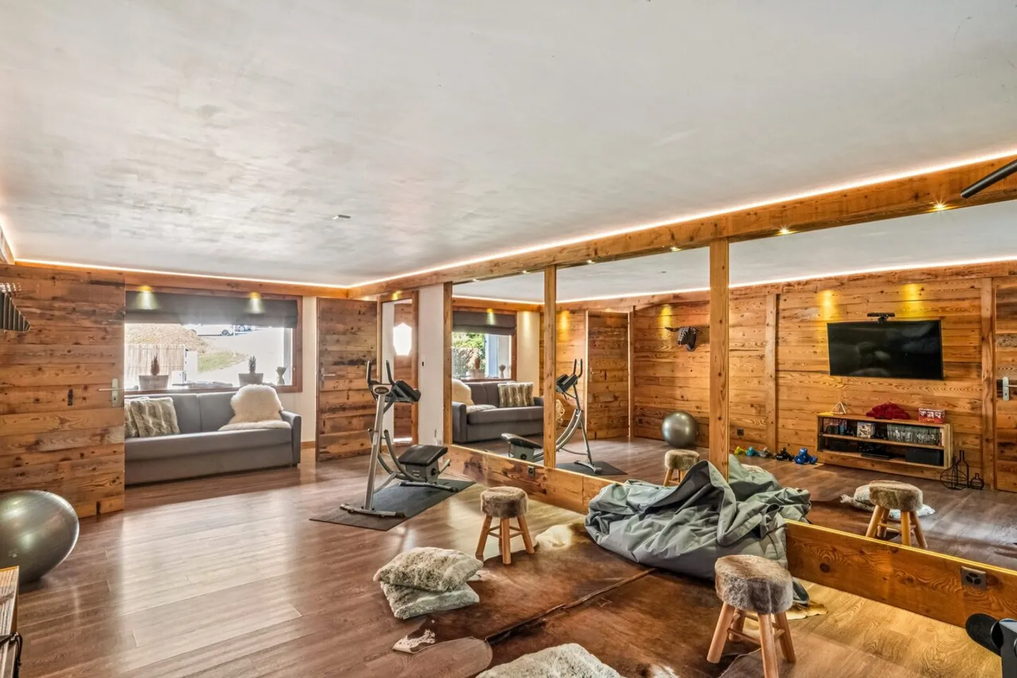 CHALET COCON - CENTRO DEL VILLAGGIO E TELECABINA - Foto 14 di 18