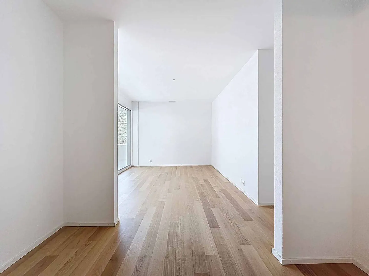 Luxurious 4.5 room apartment with covered balcony of 76m2 and lake view - Photo 3 of 13