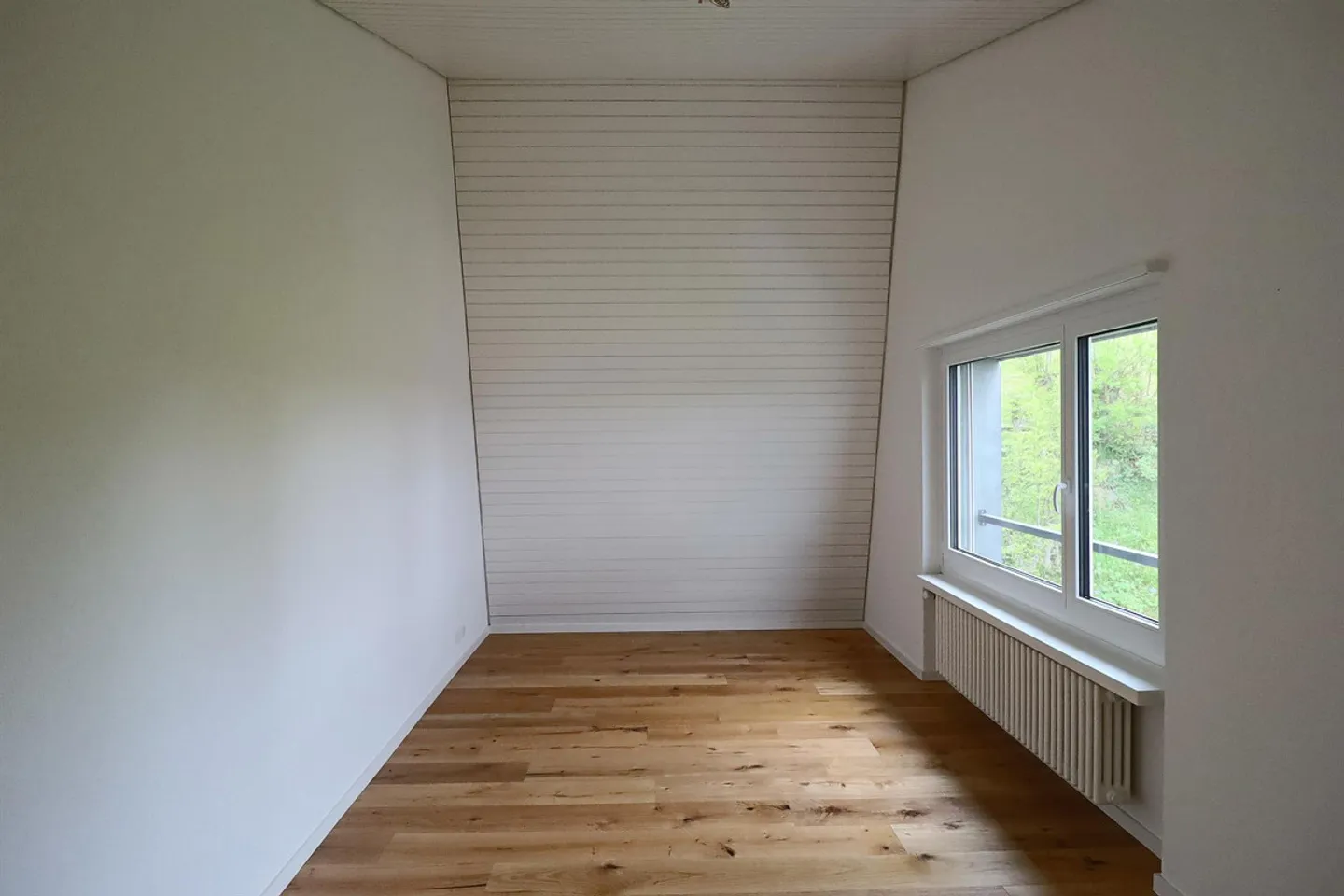 Soleil, Été & Vue - Appartement 2.5 pièces avec grande terrasse ensoleillée - Photo 3 sur 10